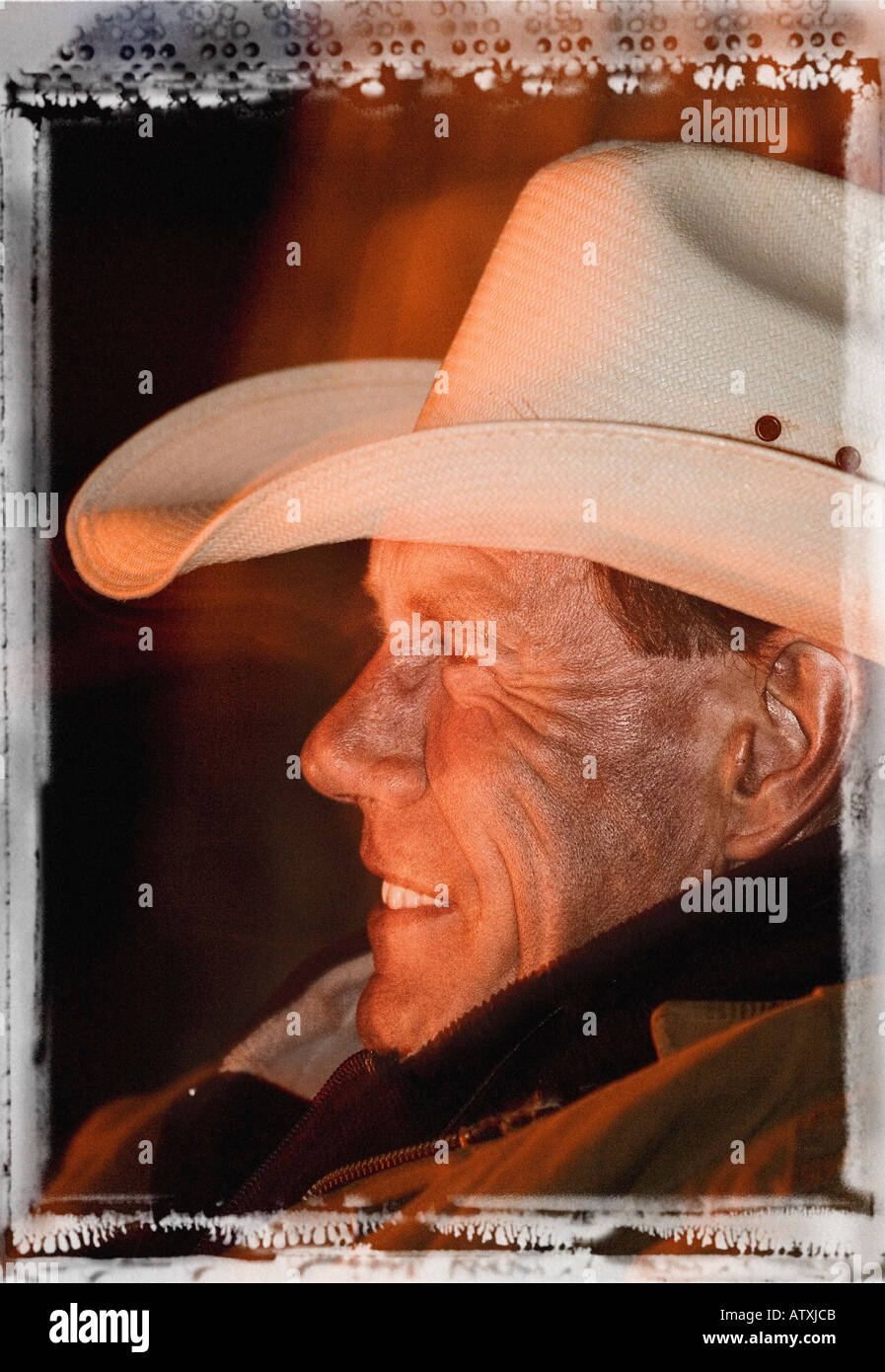 Old man wearing cowboy hat hi-res stock photography and images - Alamy
