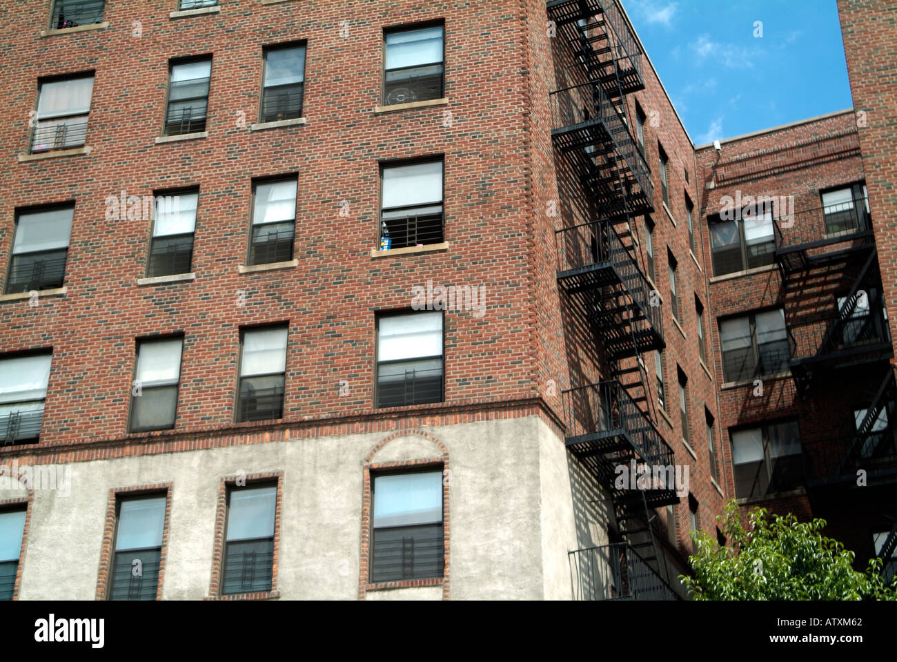 Low apartments new york hires stock photography and images Alamy