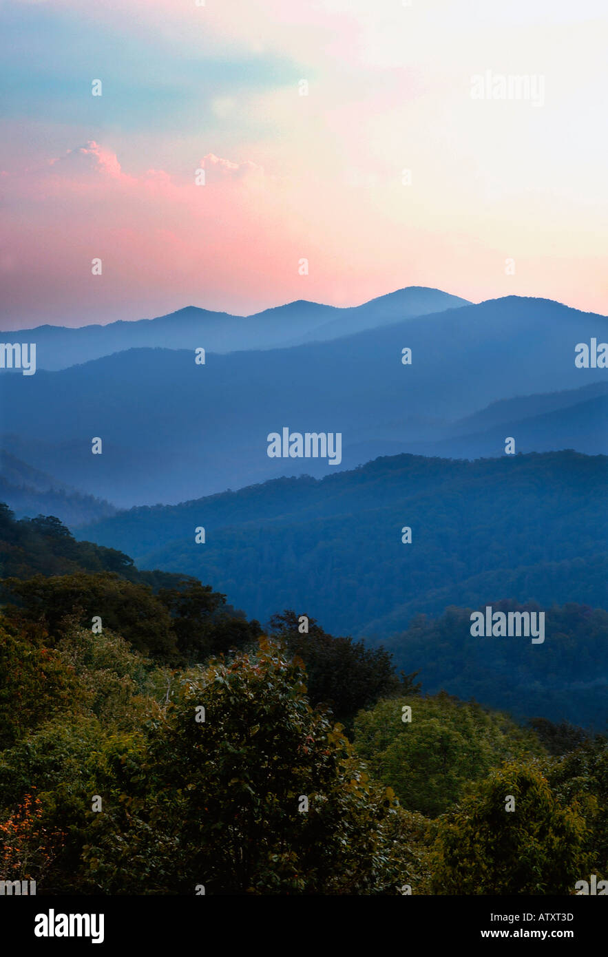Rolling hills in the fog hi-res stock photography and images - Alamy