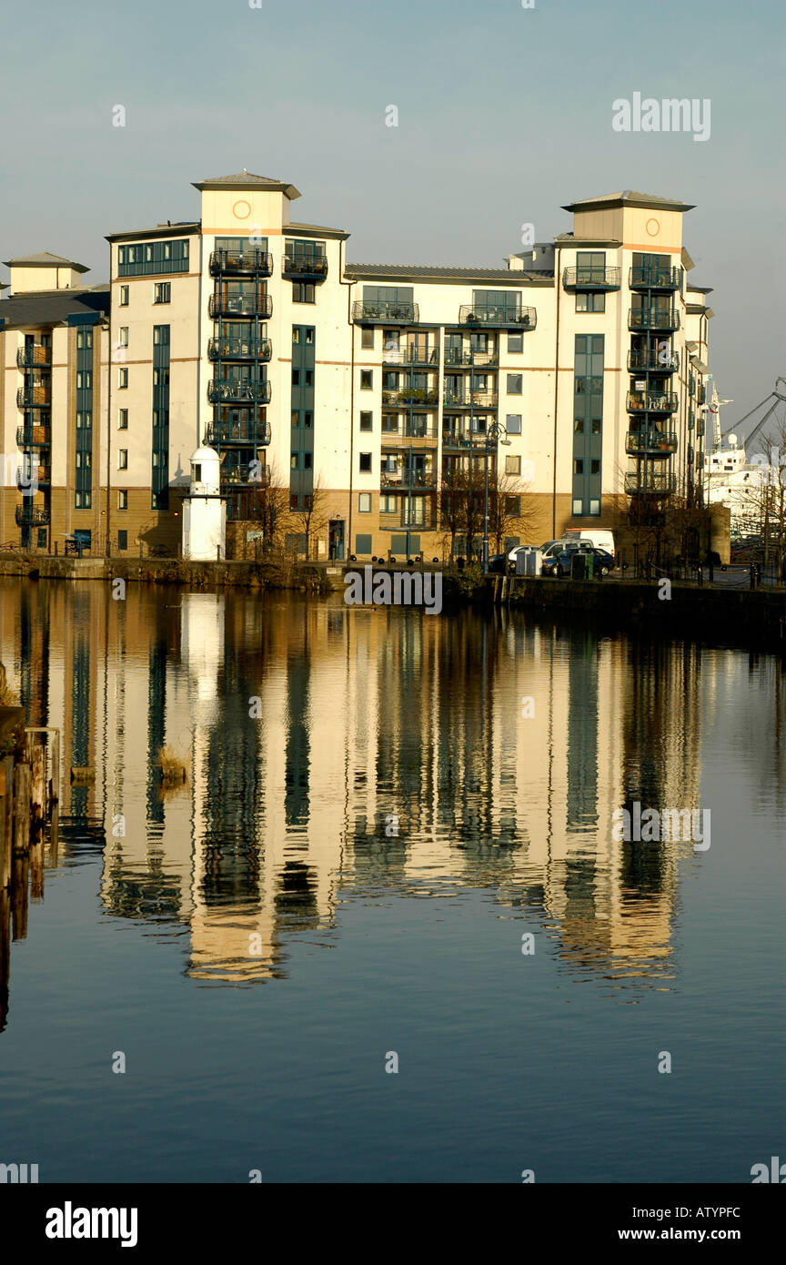 Modern Flats,The Shore,Water Of Leith,Edinburgh,Scotland Stock Photo Alamy
