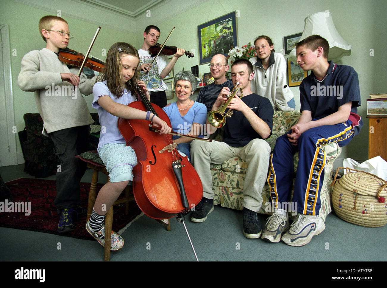 Family musicians hi-res stock photography and images - Alamy