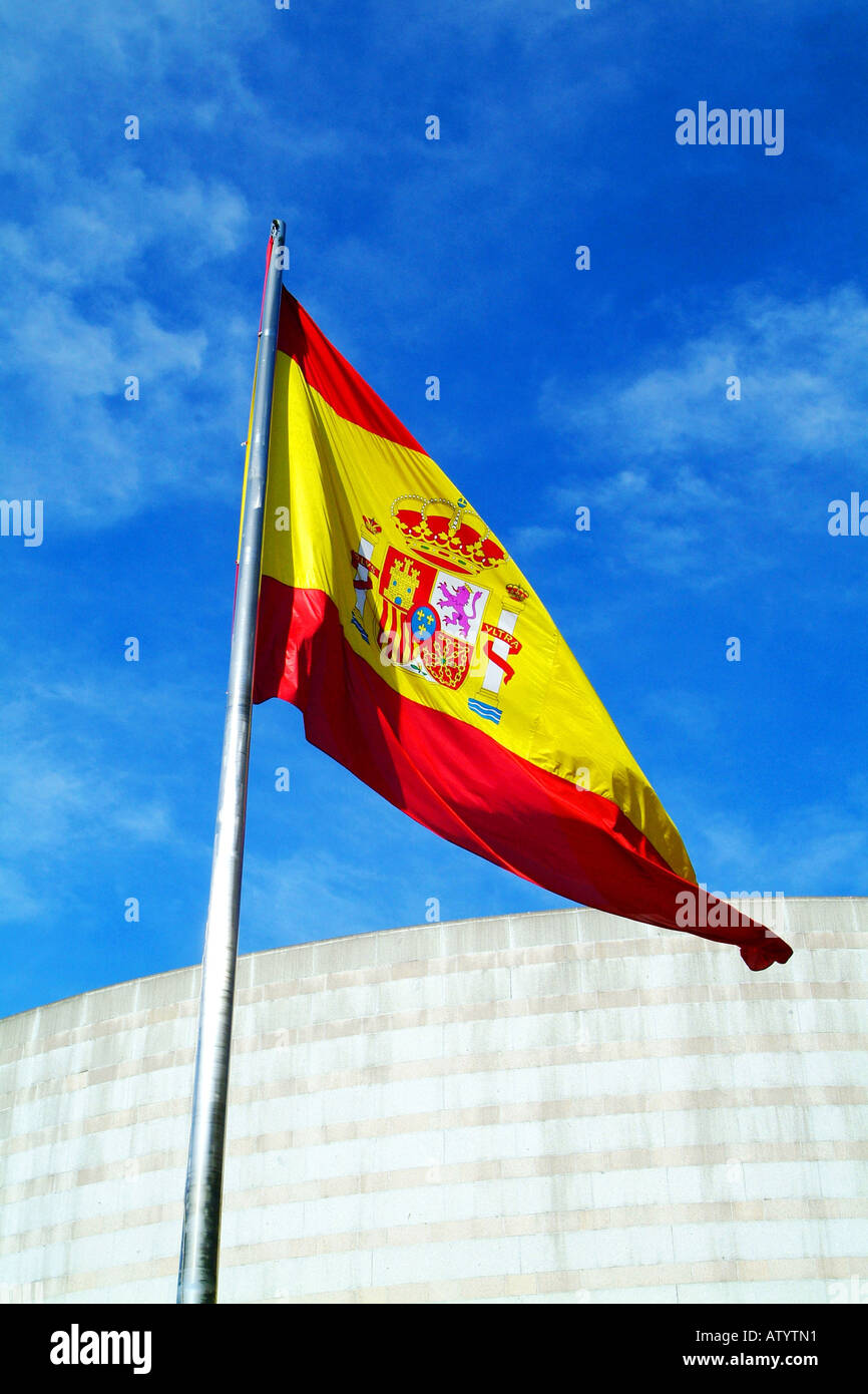 Spanische Flagge weht im Wind, Madrid, Spanien, Europa Stock Photo