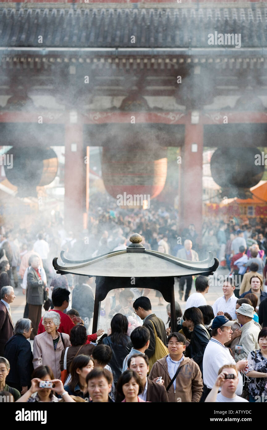 Packed senso ji temple hi-res stock photography and images - Alamy
