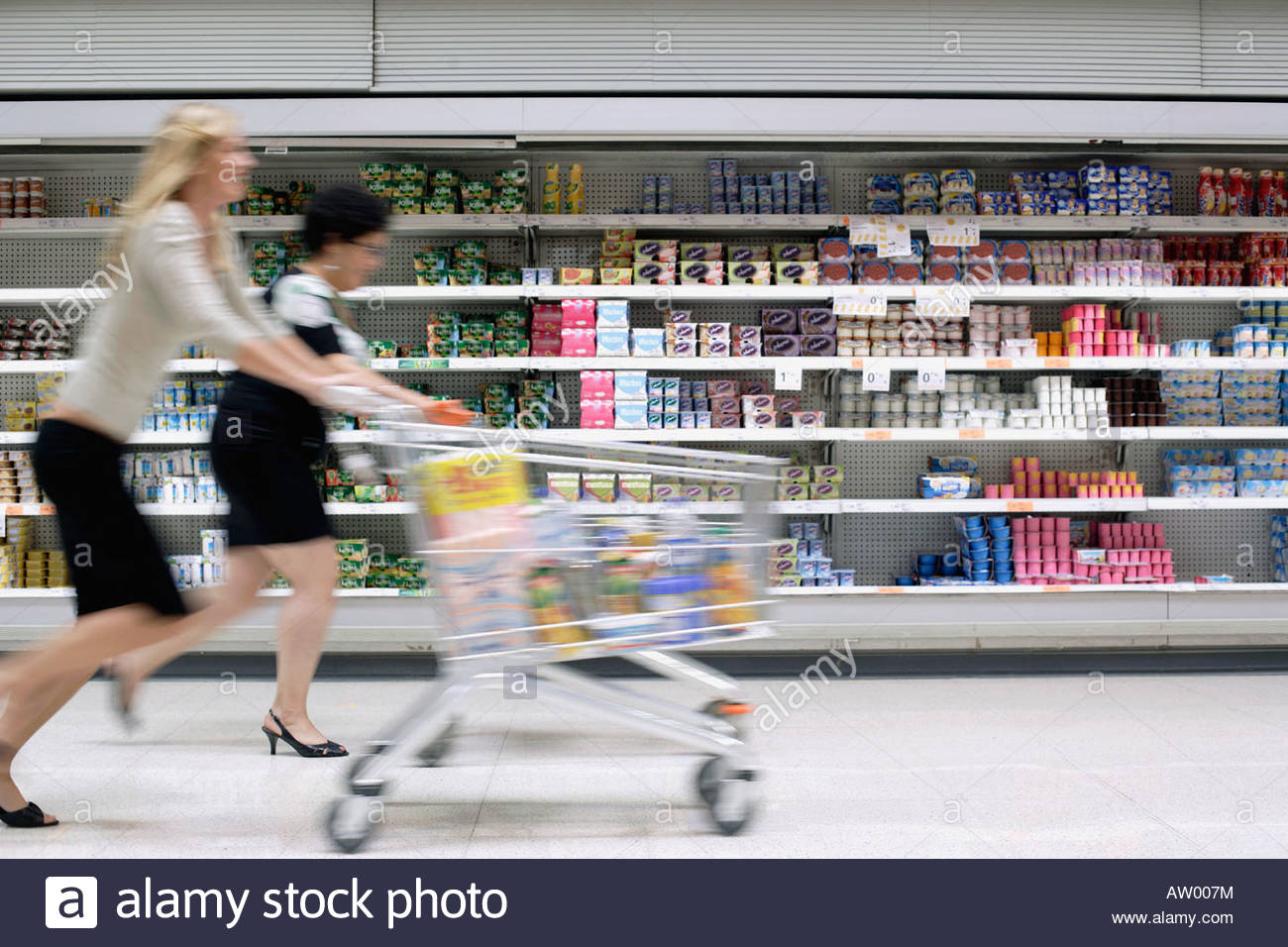 Girl Running Shopping Cart Stock Photos & Girl Running Shopping Cart