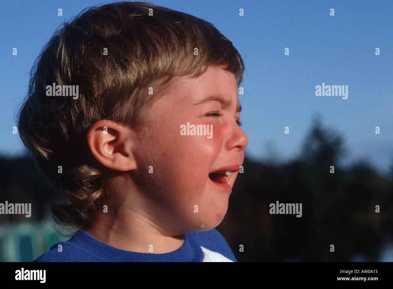 Crying kids hi-res stock photography and images - Alamy