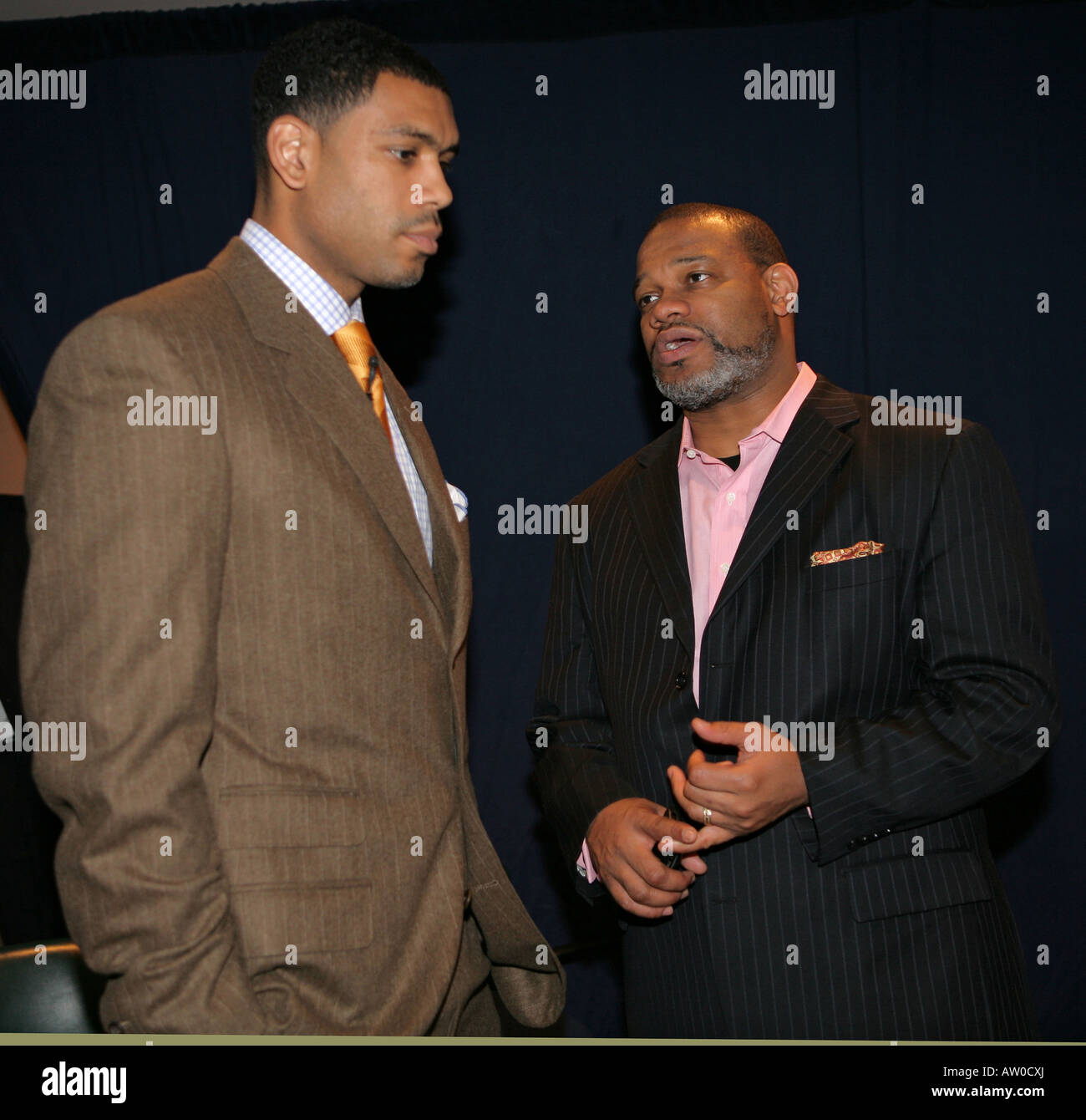 Allan Houston, left, retired Knicks shooting guard Stock Photo Alamy