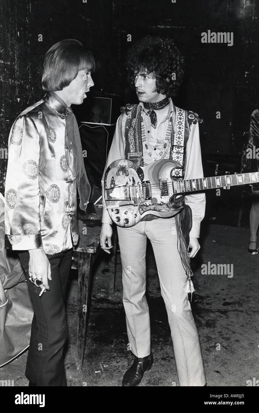 images 60'S Eric Clapton Young https www alamy com eric clapton then with cream chats with titch of the dave dee group image9386404 html