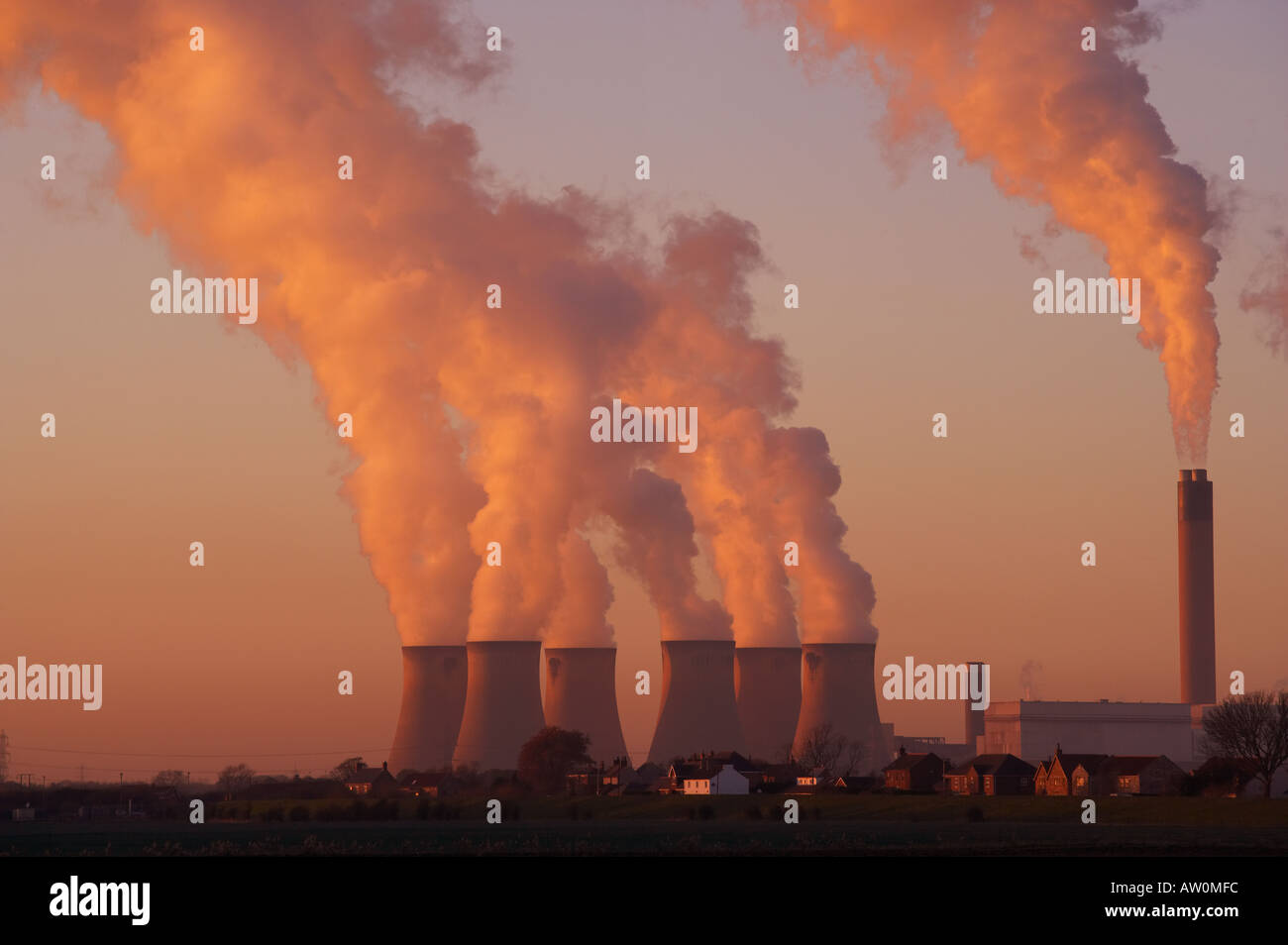DRAX COAL FIRED POWER STATION AT SUNSET SELBY NORTH YORKSHIRE ENGLAND Stock Photo
