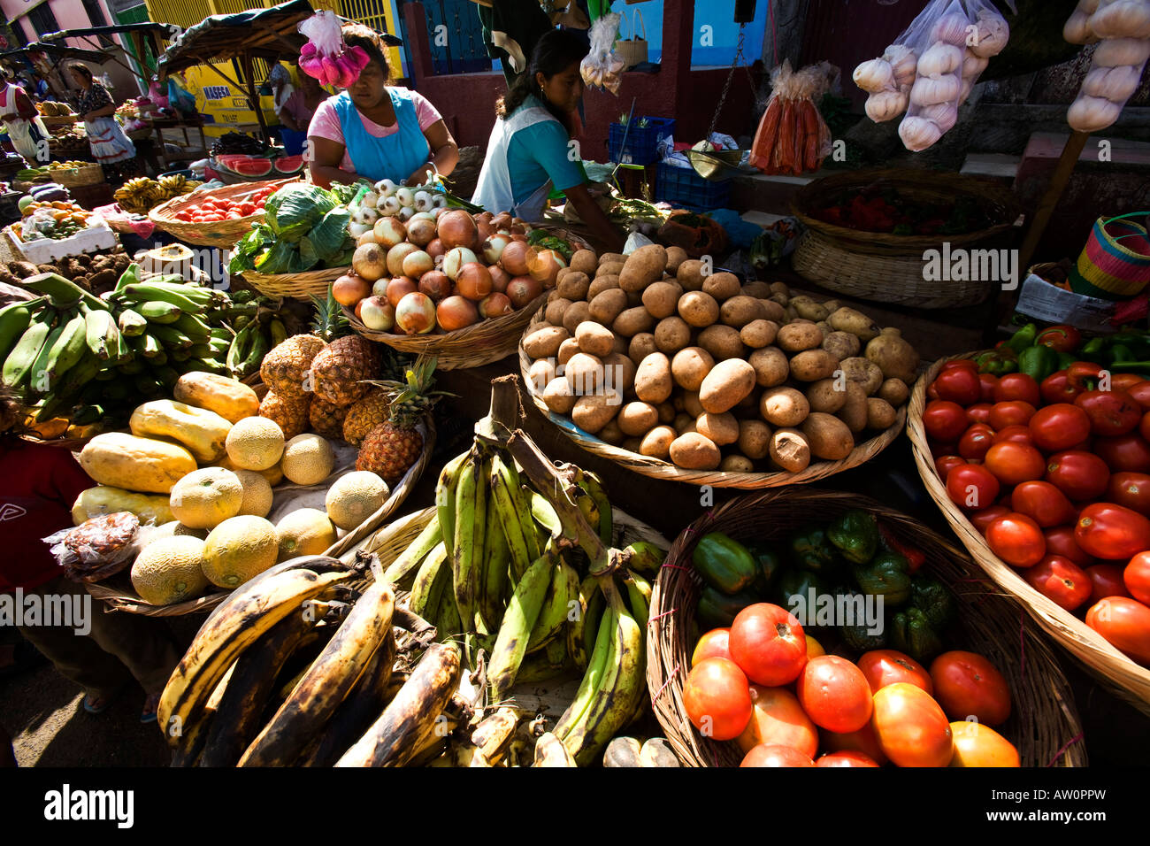Fruit and vegetables for sale in the market in Masatepe Stock Photo