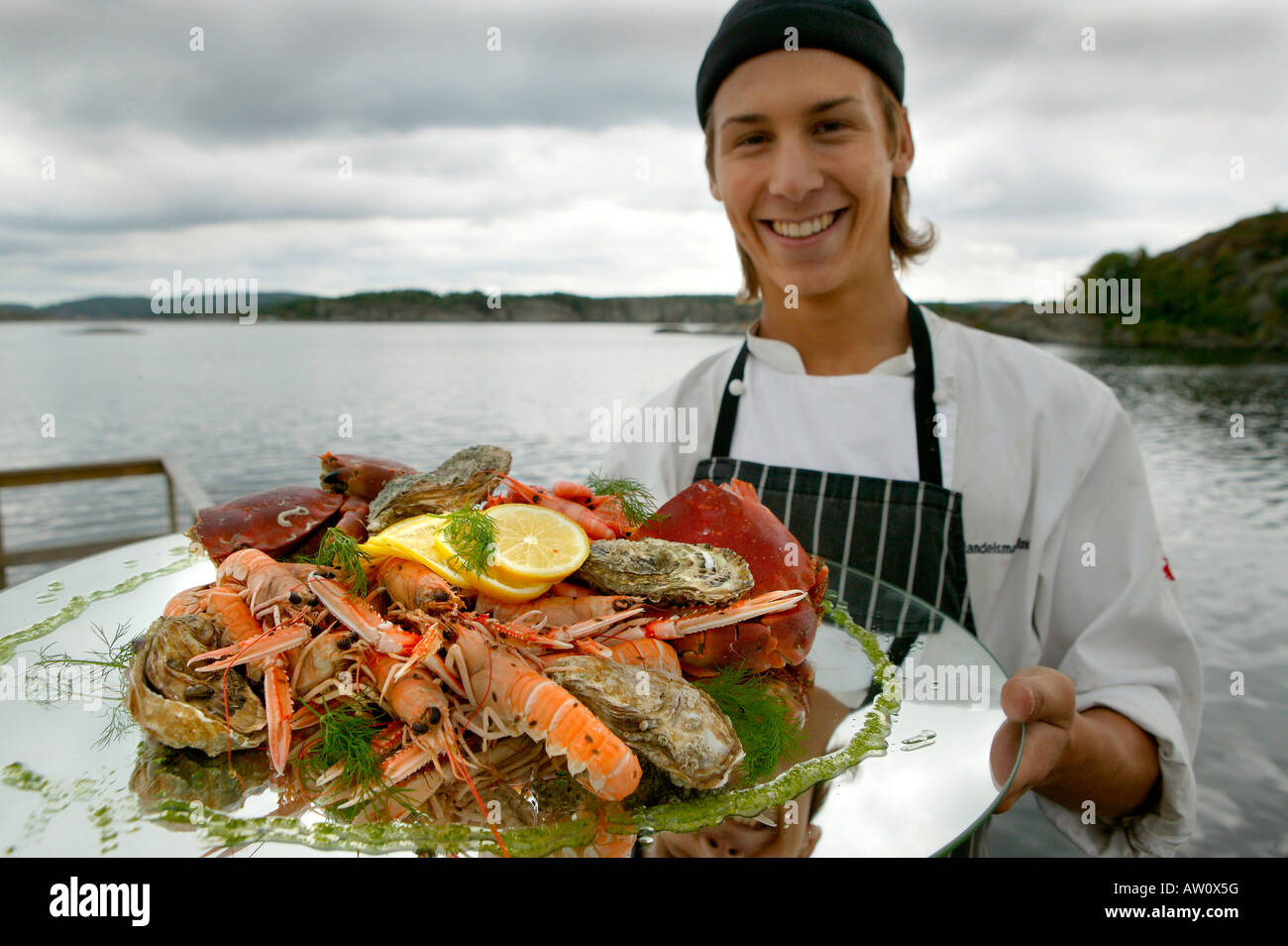 Chef at Hendelsman Flink Hotel Holding Fresh Seafood Platter, Flaton, Sweden Stock Photo
