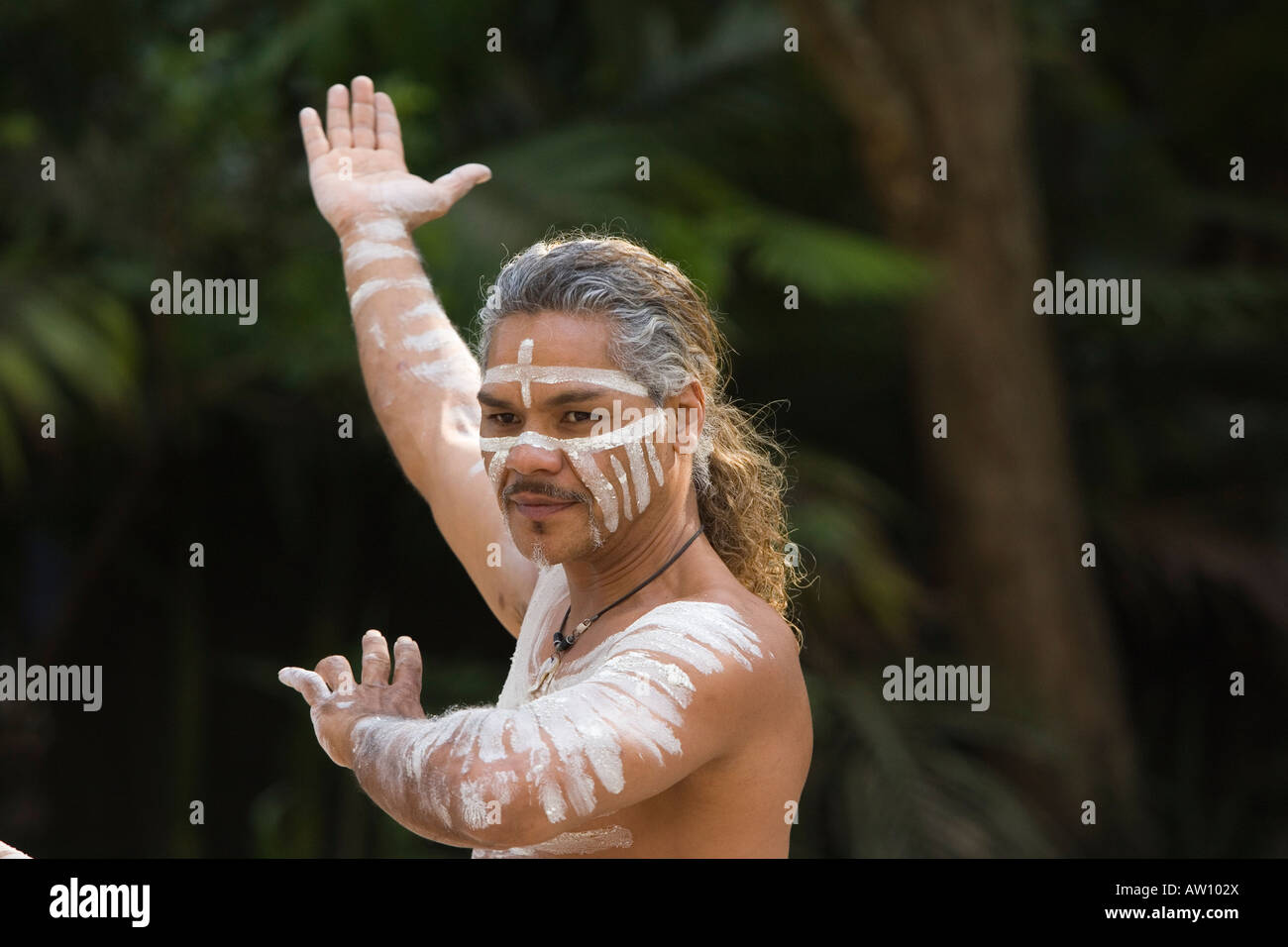 Native Australian Wiruungga Dunggiirr Aboriginal applies white