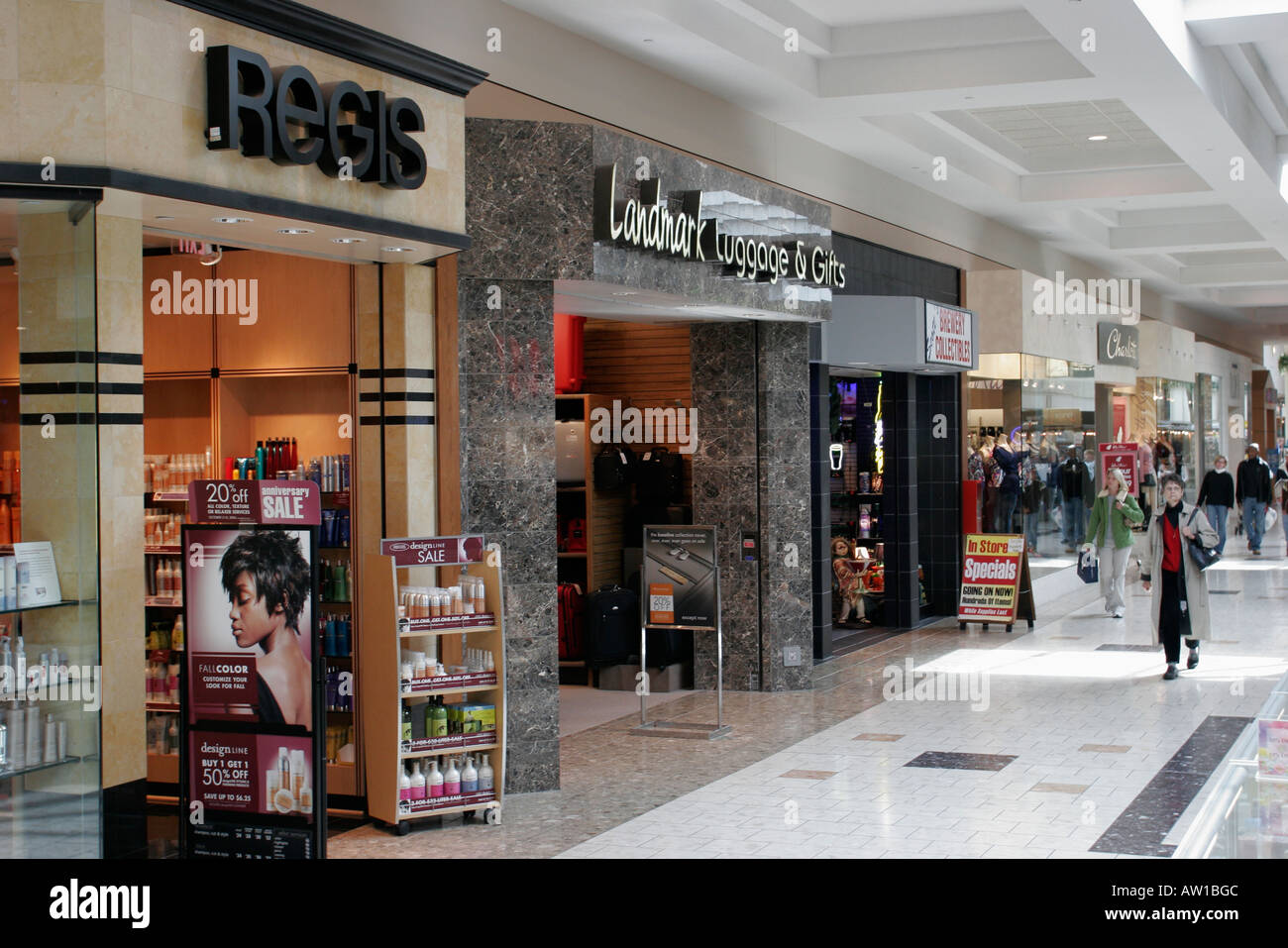 Brookfield Wisconsin,Brookfield Square Mall,stores,Regis,Landmark  luggage,suitcase & Gifts,shoppers,WI061012097 Stock Photo - Alamy
