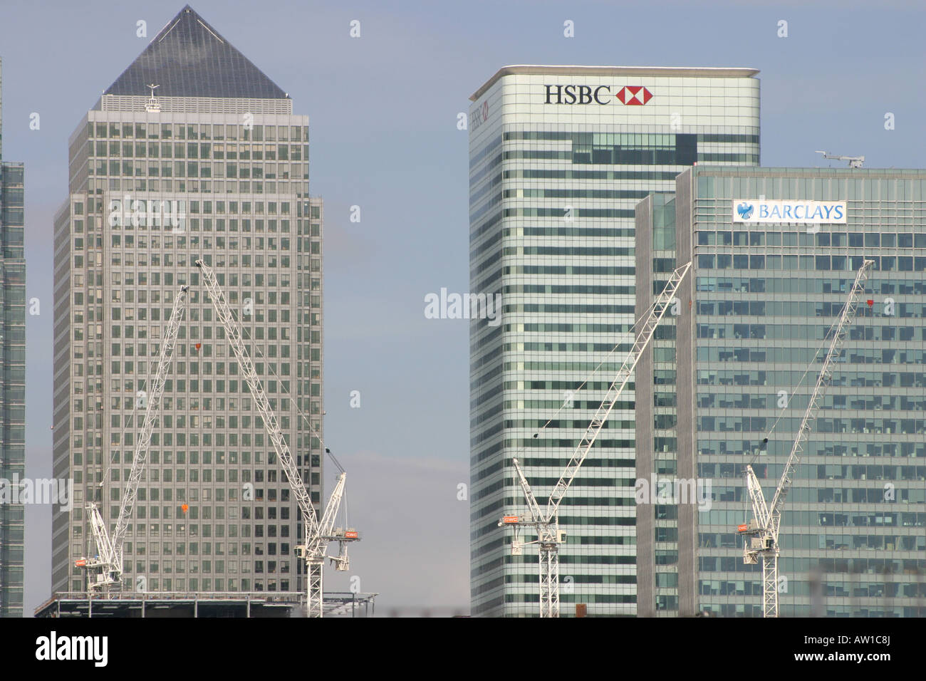 cranes jibs offices building canary wharf hsbc Stock Photo