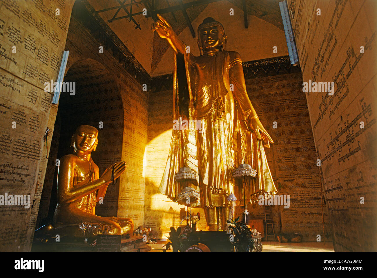 Golden Buddhas in Shweyattaw Temple on Mandalay Hill in Mandalay, Myanmar Stock Photo