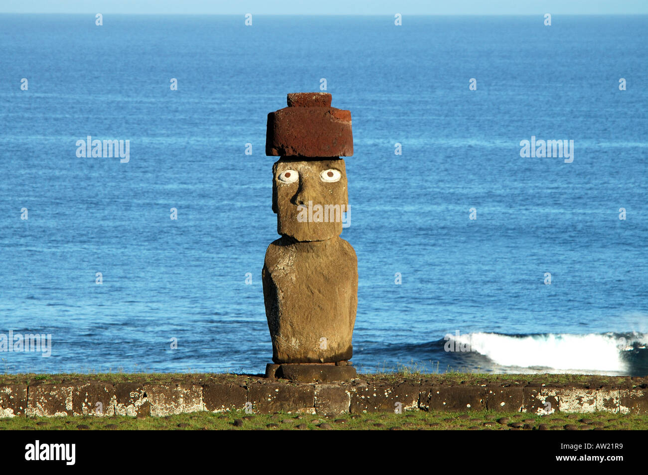 Chile Easter Island rapa nui Ahu Tahai moai statue open eyes pukao
