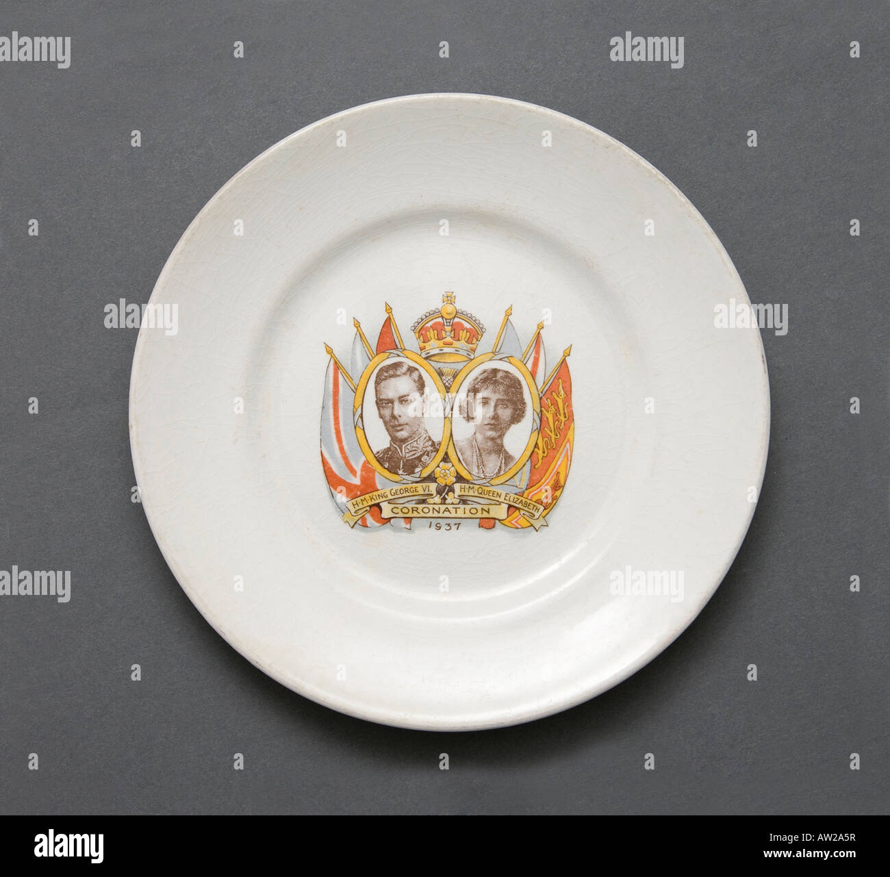 plate commemorating the royal coronation of King George VI and Queen Elizabeth in 1937 Stock Photo