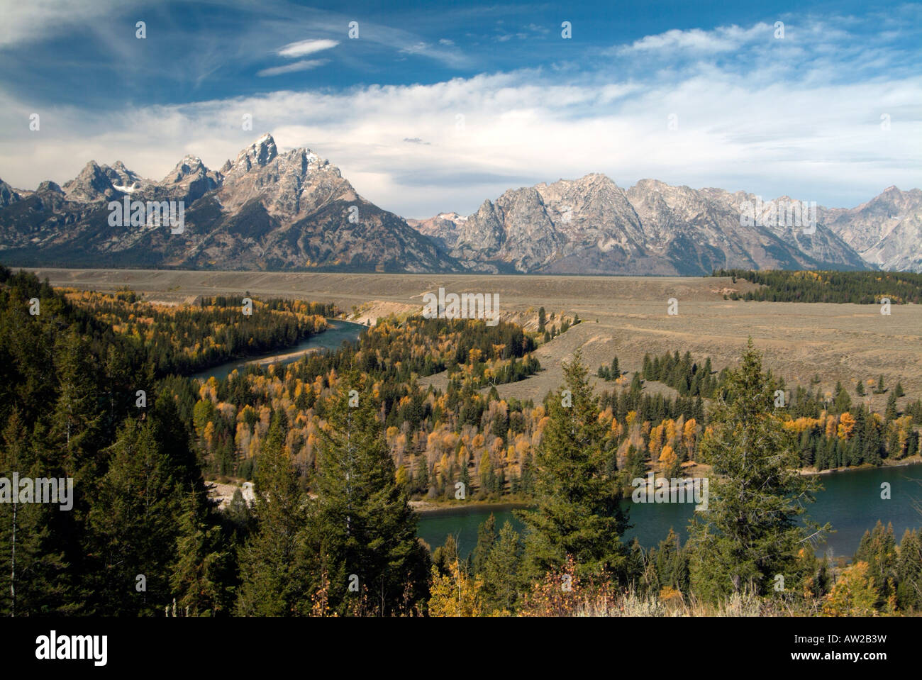 Midday at the snake river overlook with fall autumnal coloured aspens ...
