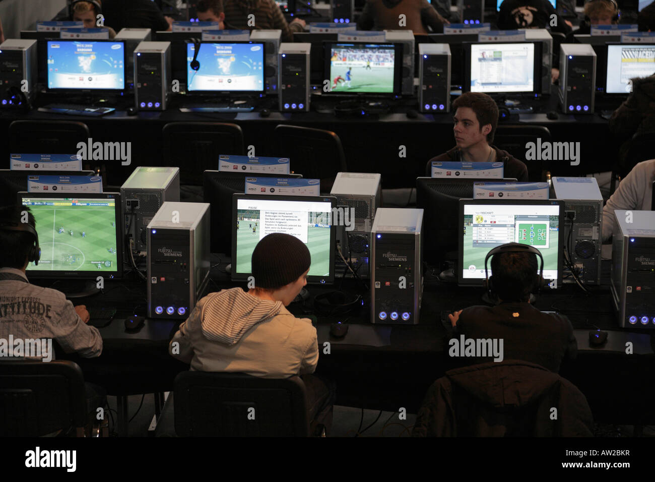 Lan party hi-res stock photography and images - Alamy