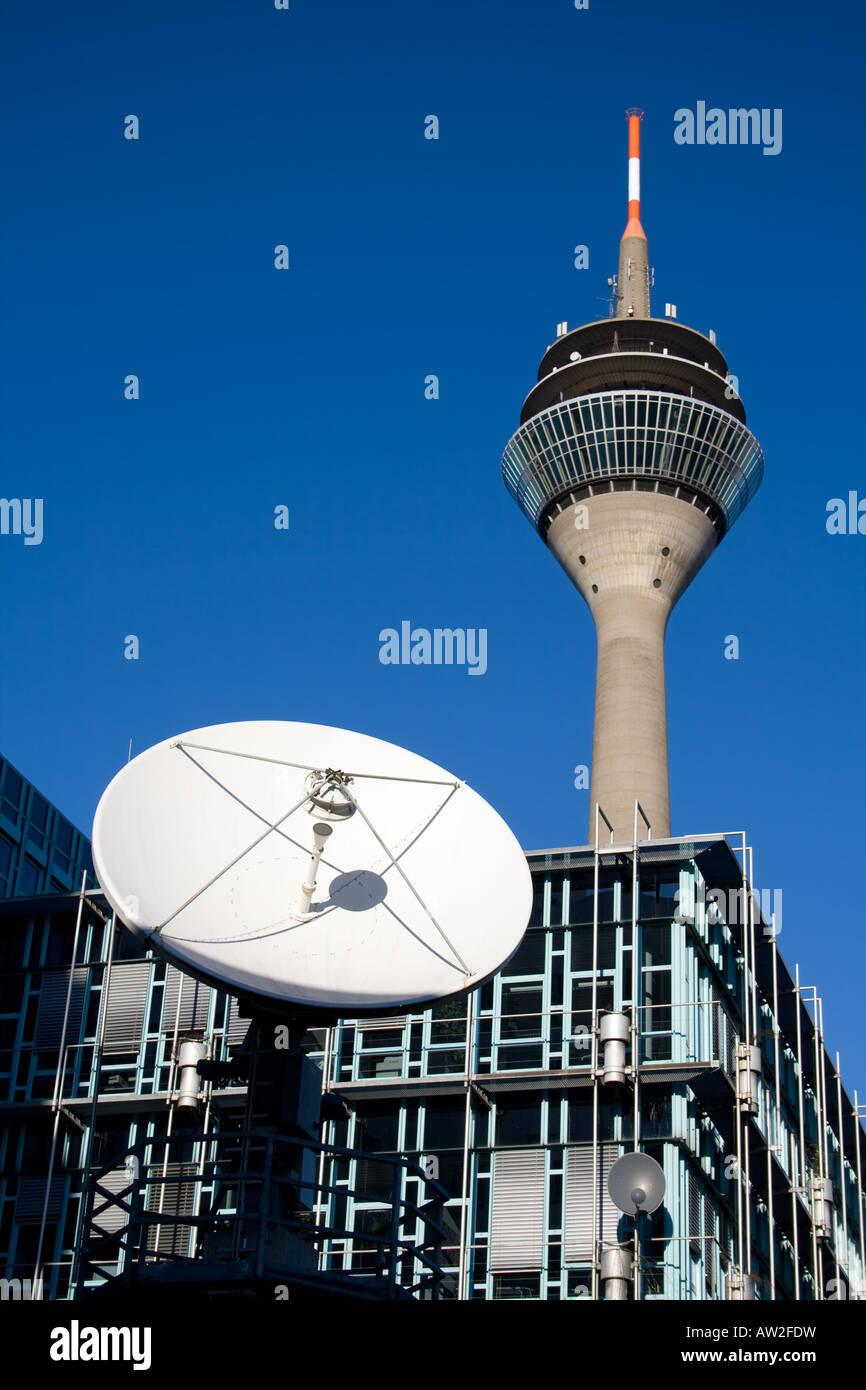 Big satellite dish hi-res stock photography and images - Alamy