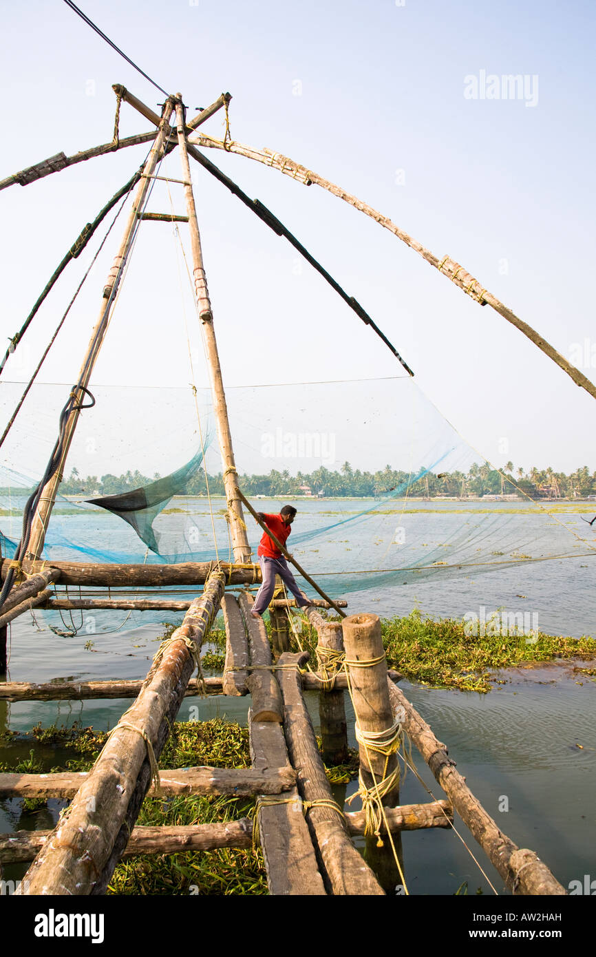 Chinese fishing nets and fisherman, Fort Cochin, Cochin, Kerala, India Stock Photo