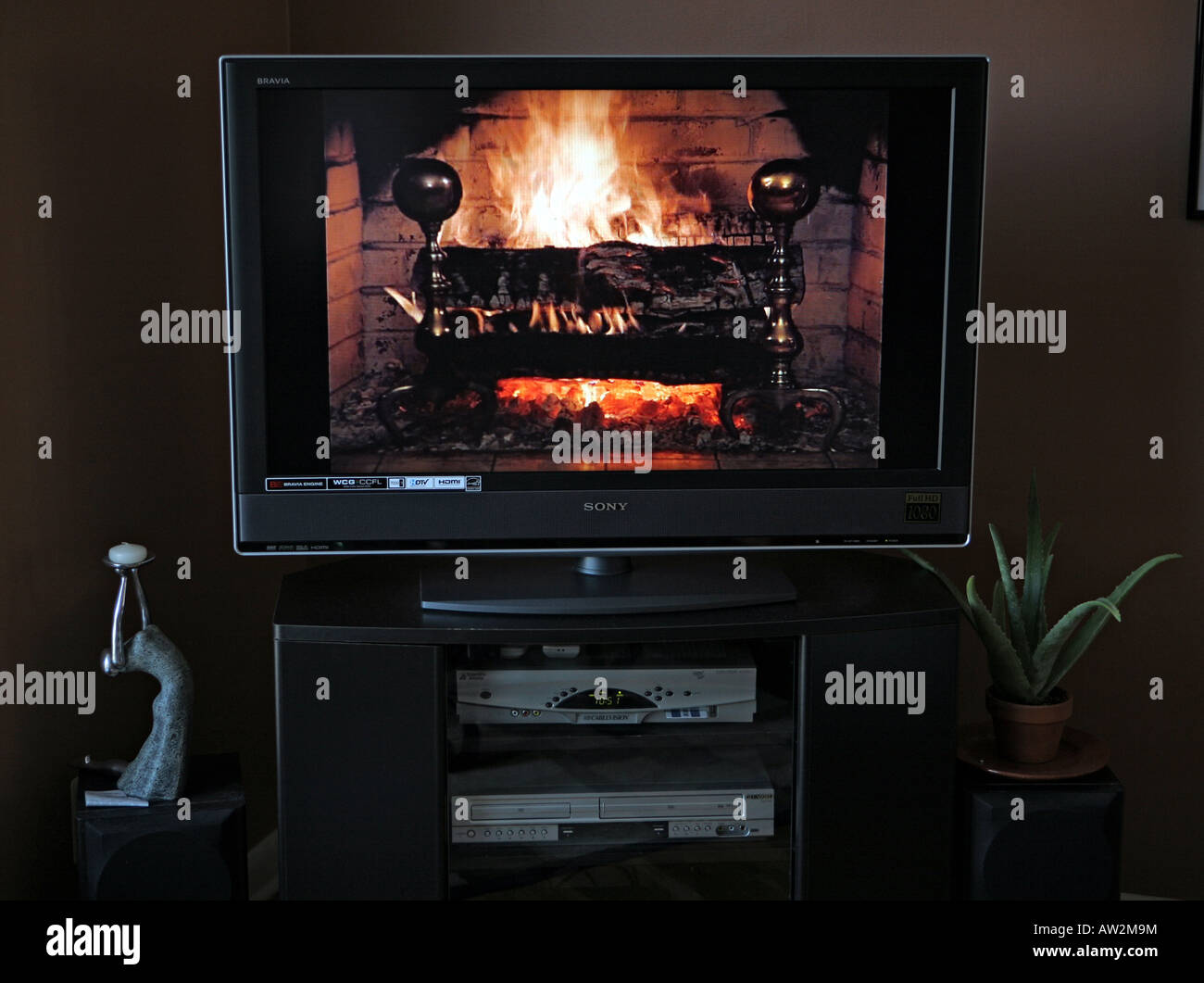 Yule log tv hires stock photography and images Alamy