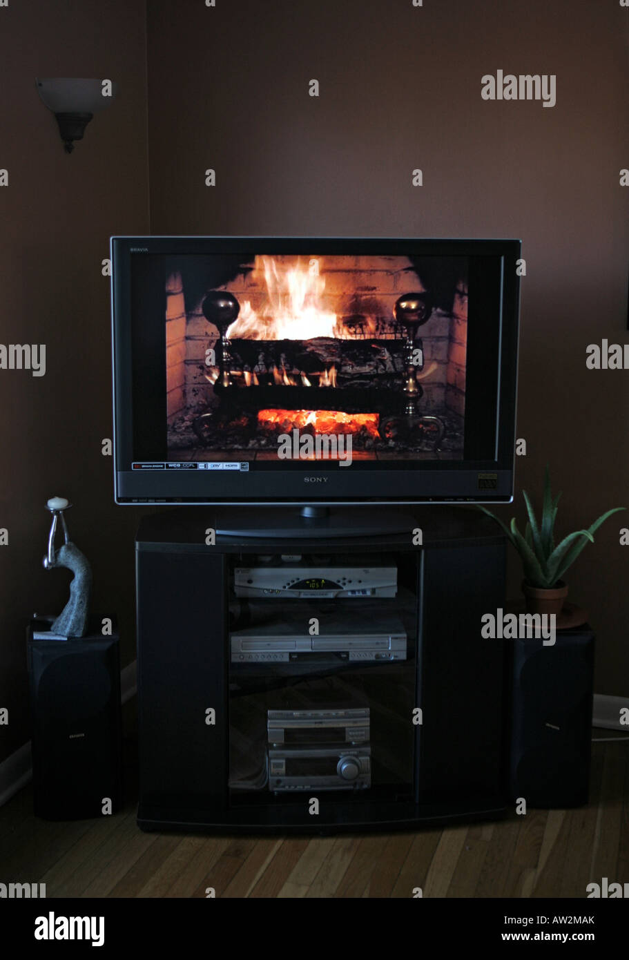Yule log tv hires stock photography and images Alamy