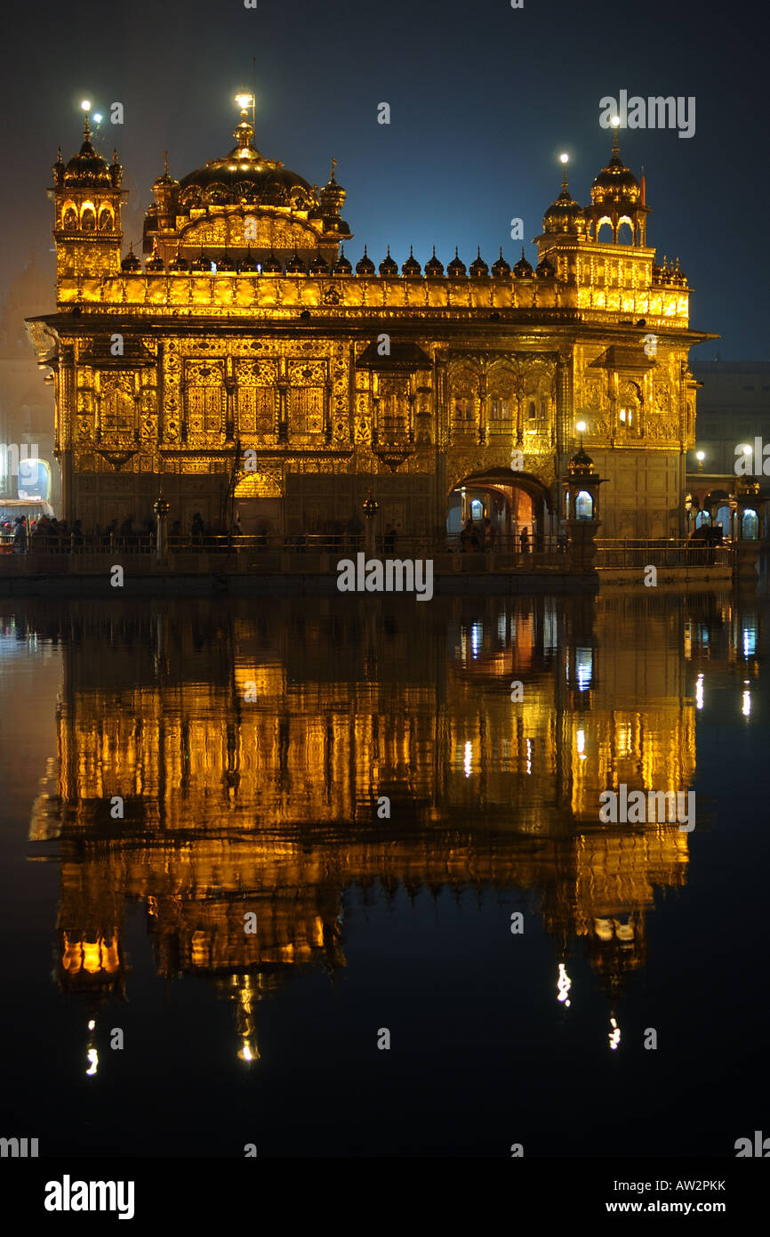 The beautiful and holy Golden Temple in Amritsar Stock Photo - Alamy