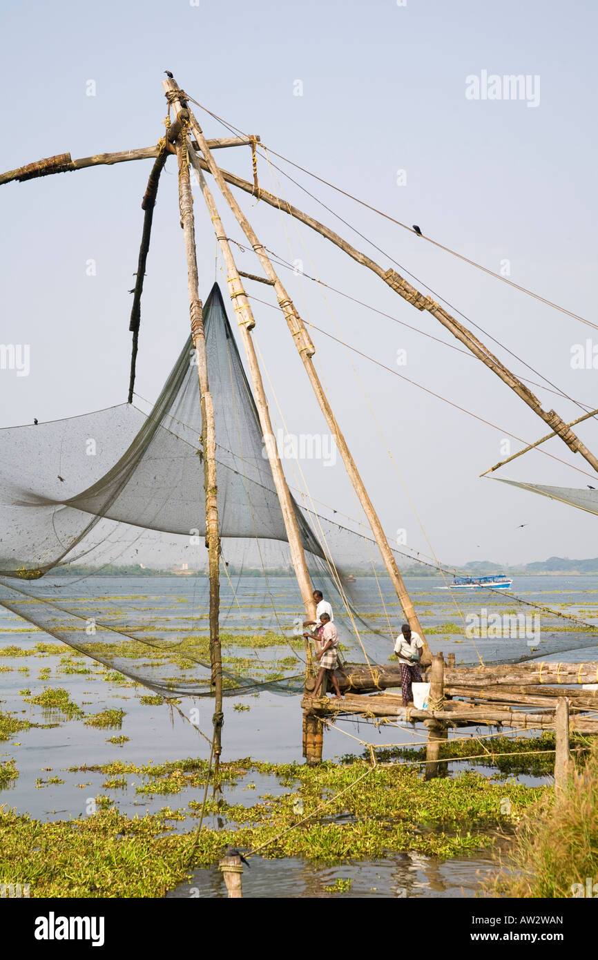 Chinese fishing nets and fishermen, Fort Cochin, Cochin, Kerala, India Stock Photo