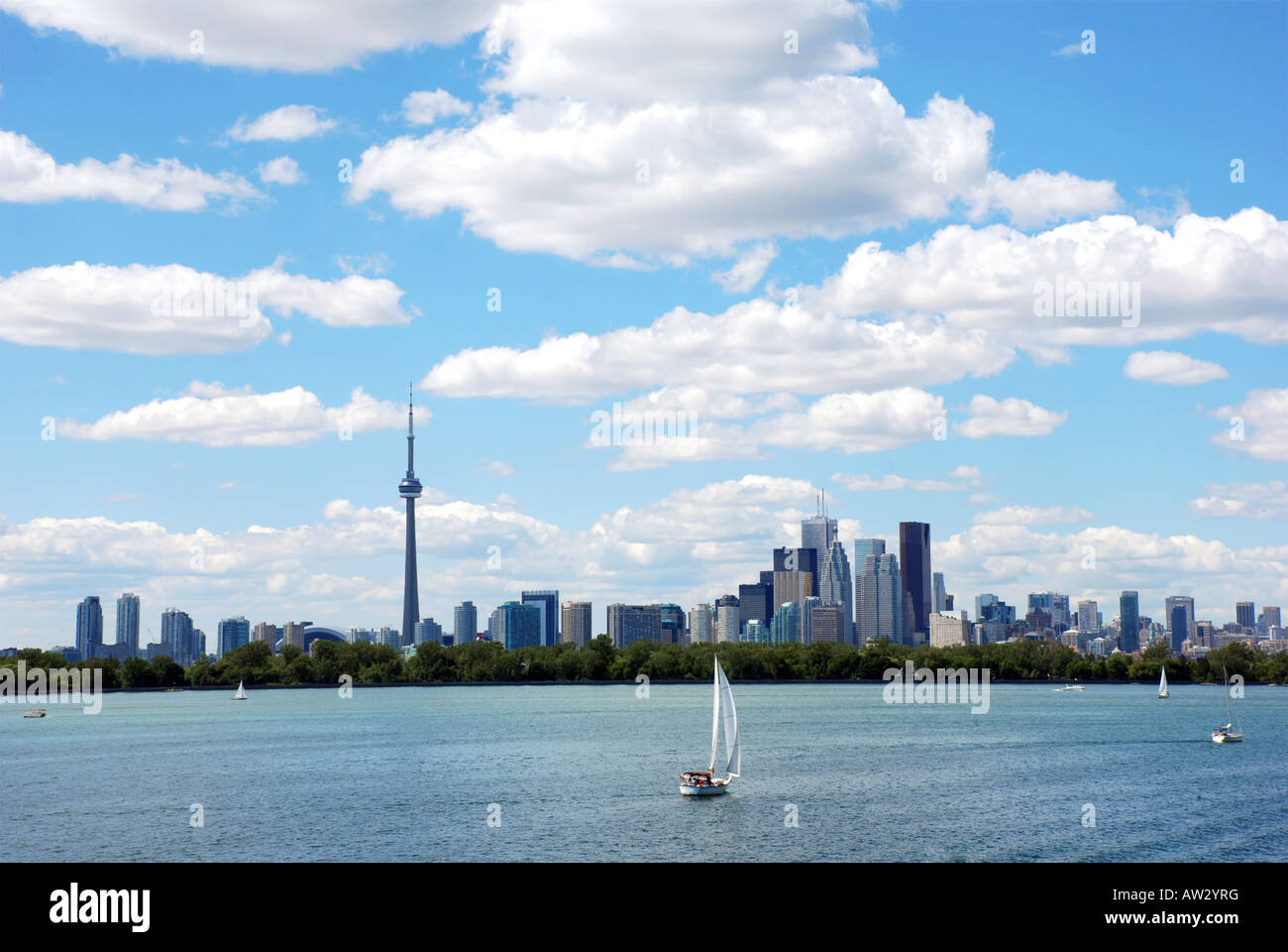 Skyline at lake ontario hi-res stock photography and images - Alamy