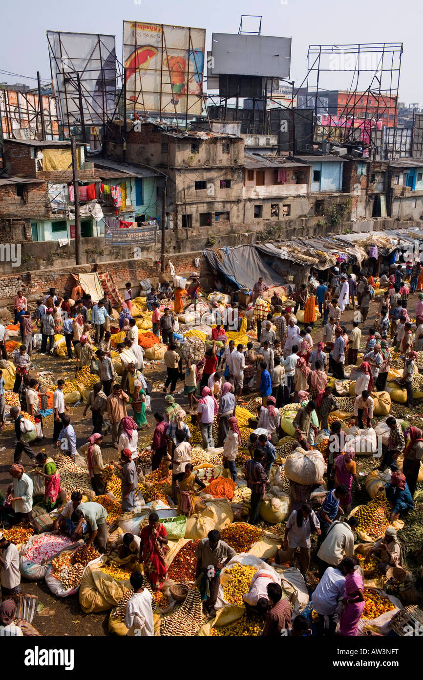 A Kolkata flower market Stock Photo Alamy