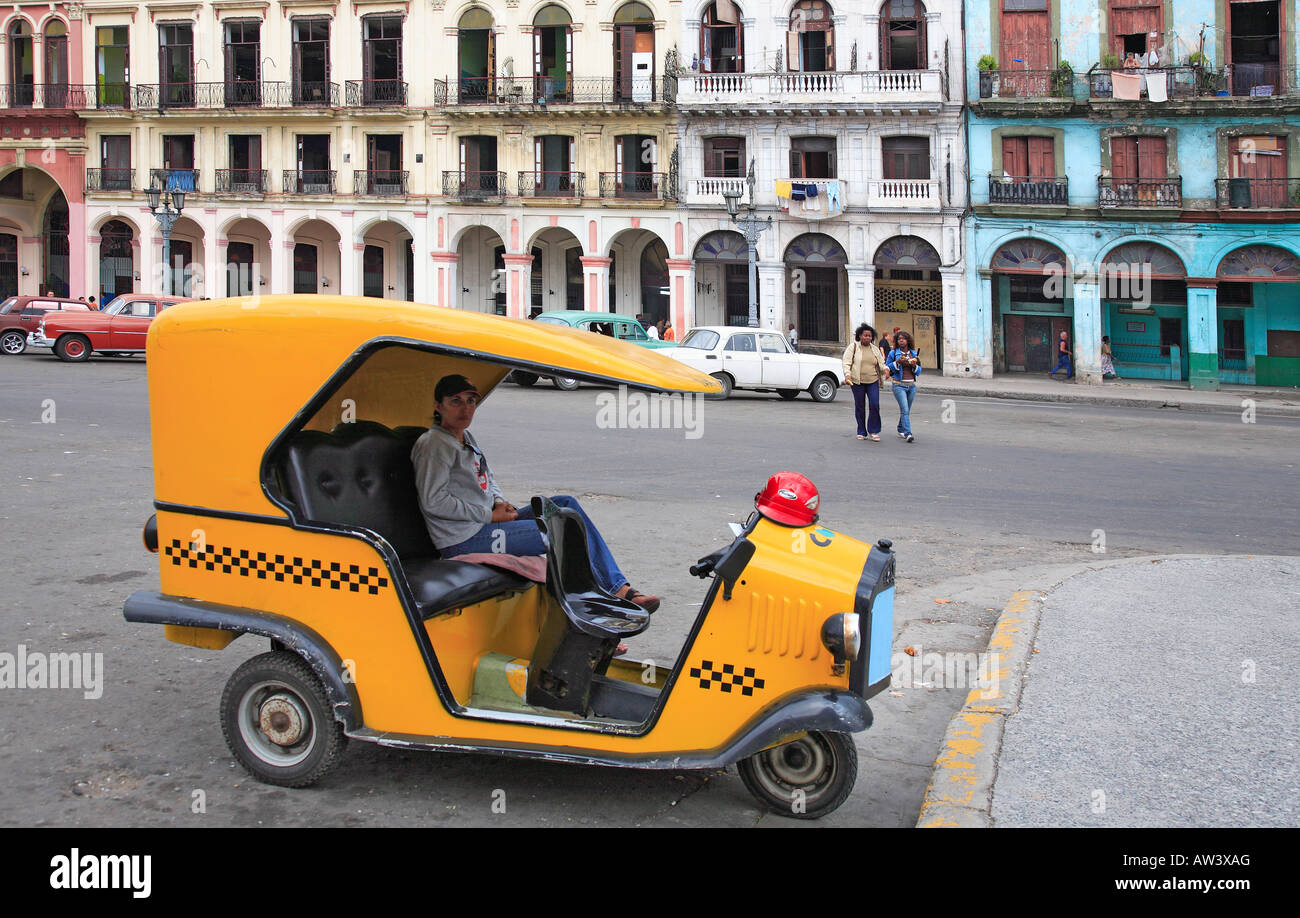 Billigtaxi in der Altstadt von Havanna Havana Habana Kuba Stock Photo