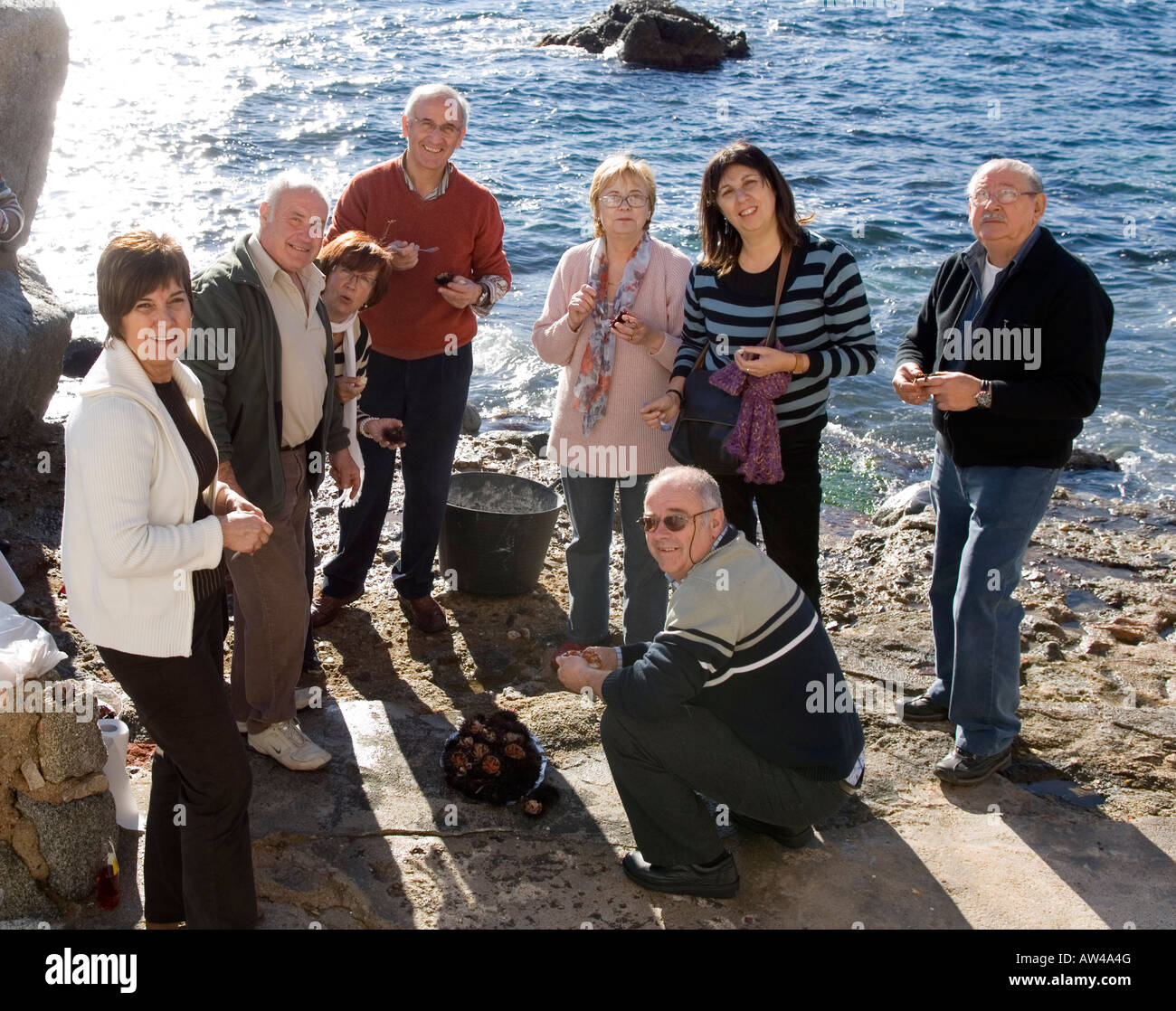 Group of people eating fresh seafood by the beach Stock Photo - Alamy