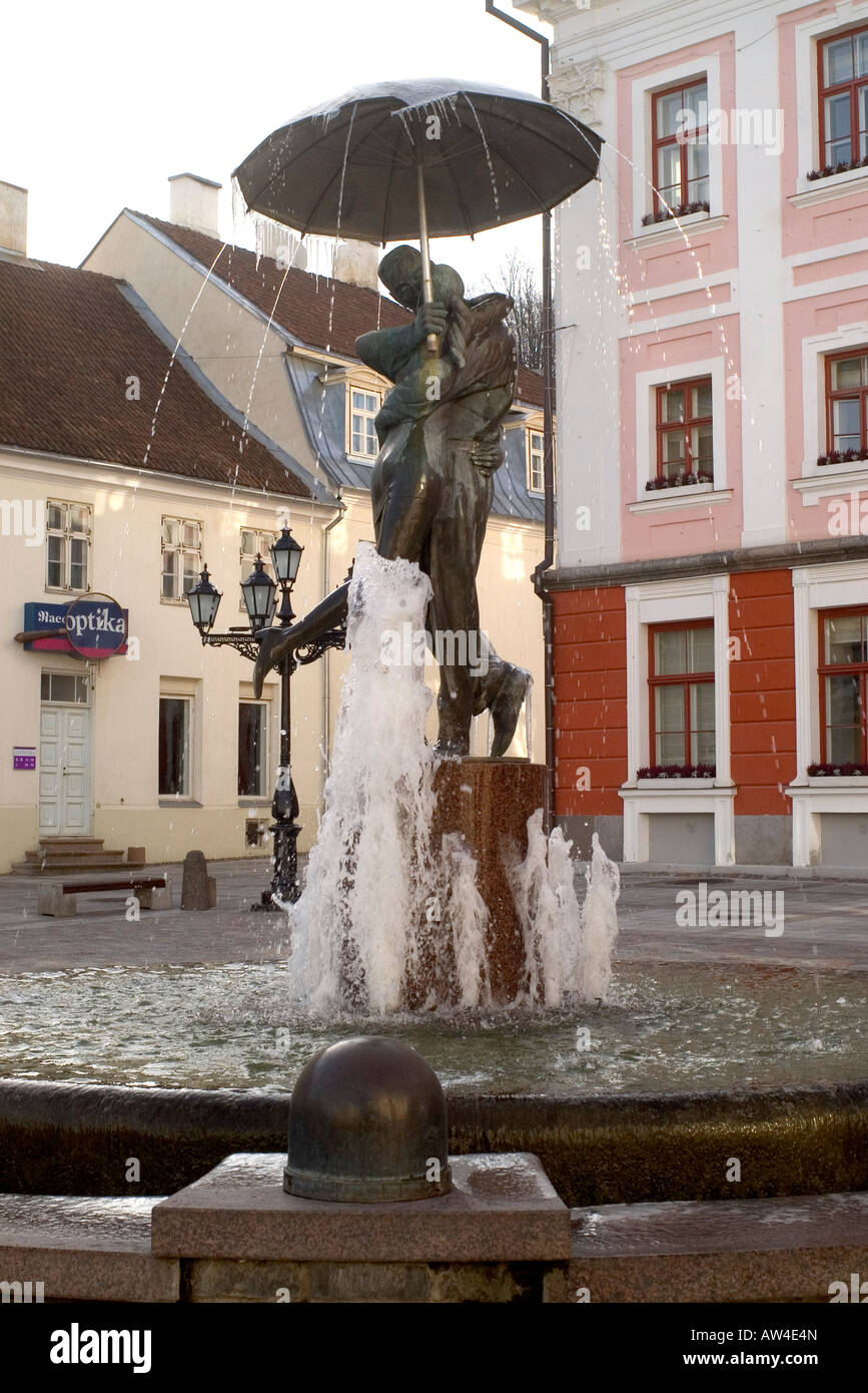 Fountain Kissing Students Sculptor Mati Karmin, Tartu Estonia Europe EU  Stock Photo - Alamy