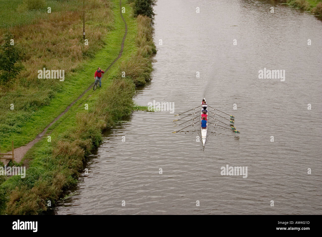 Coach encouraging rowing practice on the River Weaver near Northwich Stock Photo Alamy