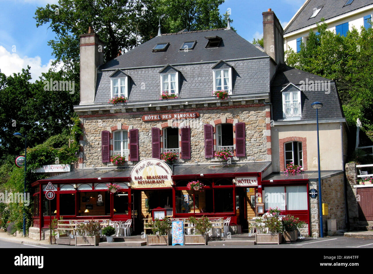 hotel des mimosaspont aven on the aven rivermovie place of les galettes AW4TFF