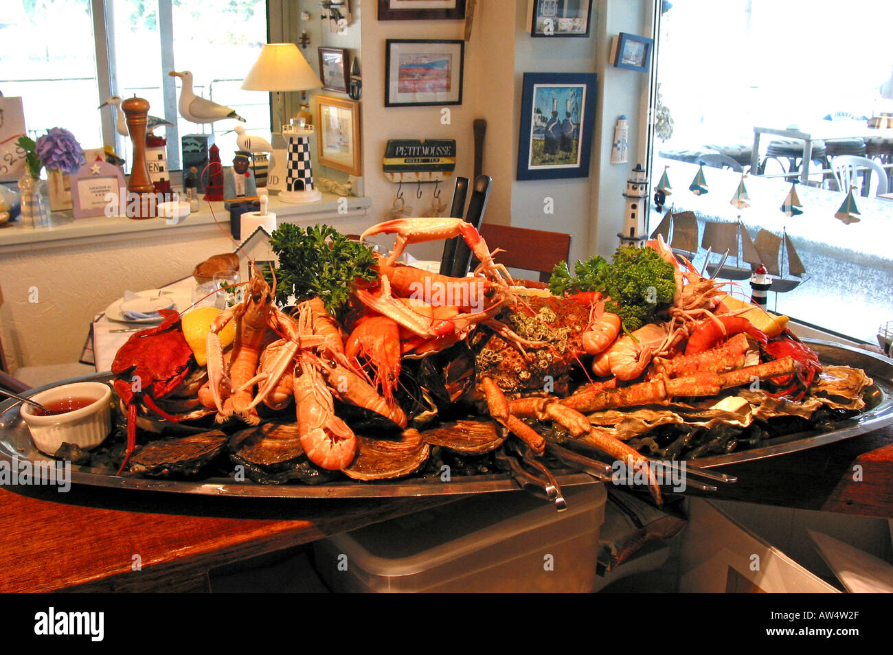 riec-sur-belon-harbor-on-the-belon-river-restaurant-chez-jacky