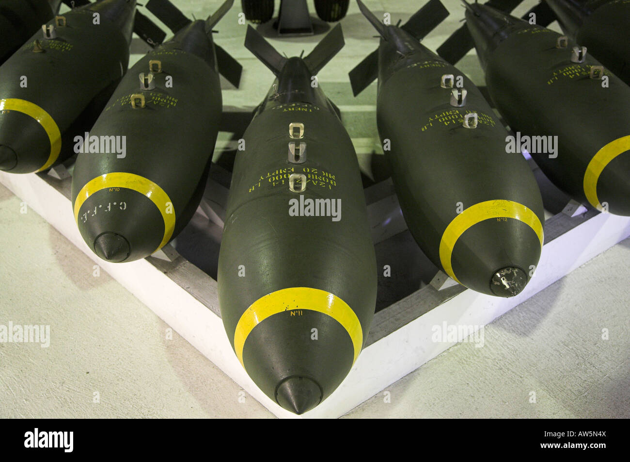 Bombs hi-res stock photography and images - Alamy