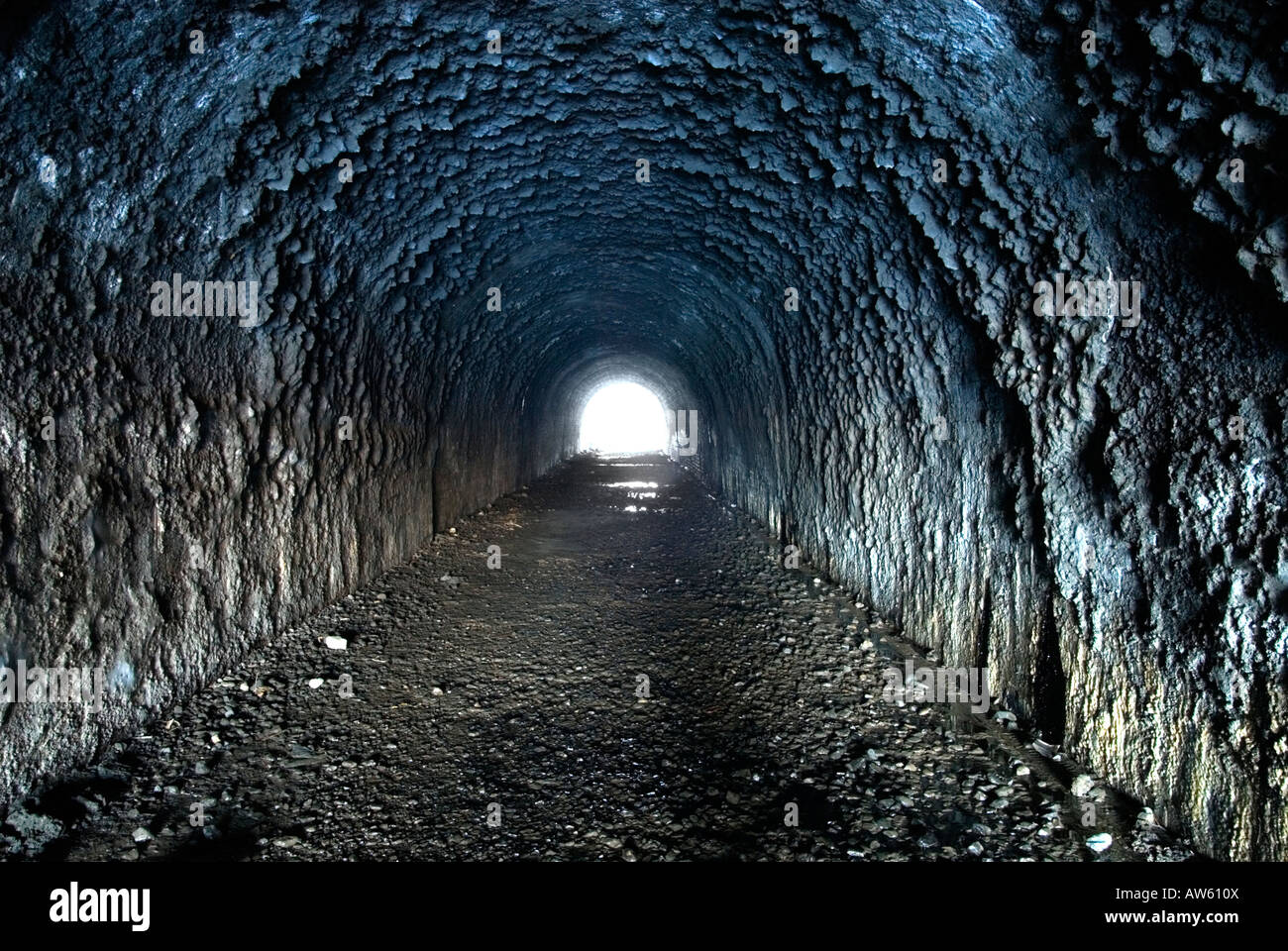 a pedestrian tunnel under the birmingham to Wolverhampton canal near