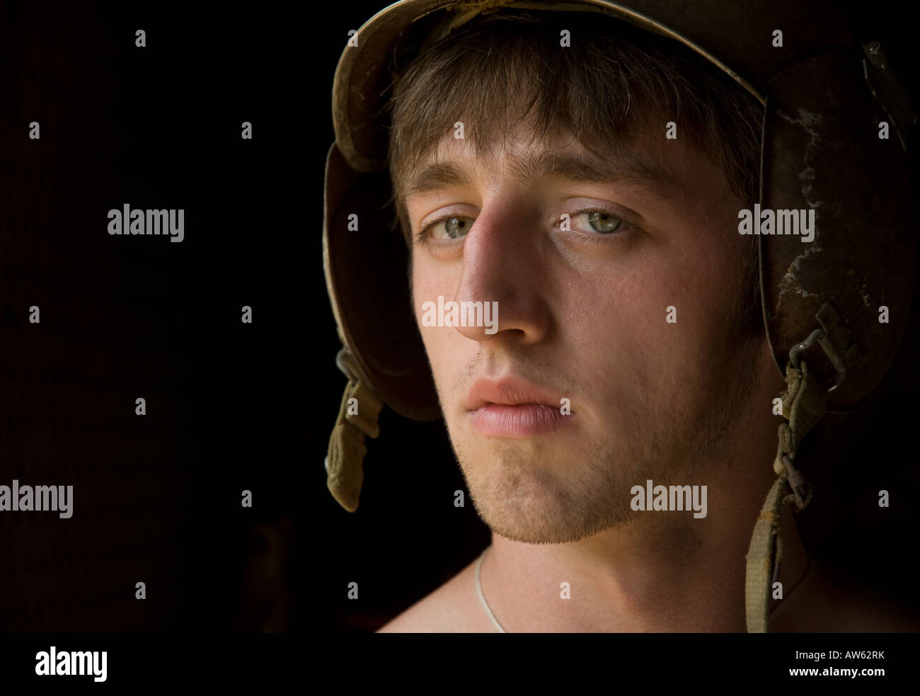 Army helmet hi-res stock photography and images - Alamy