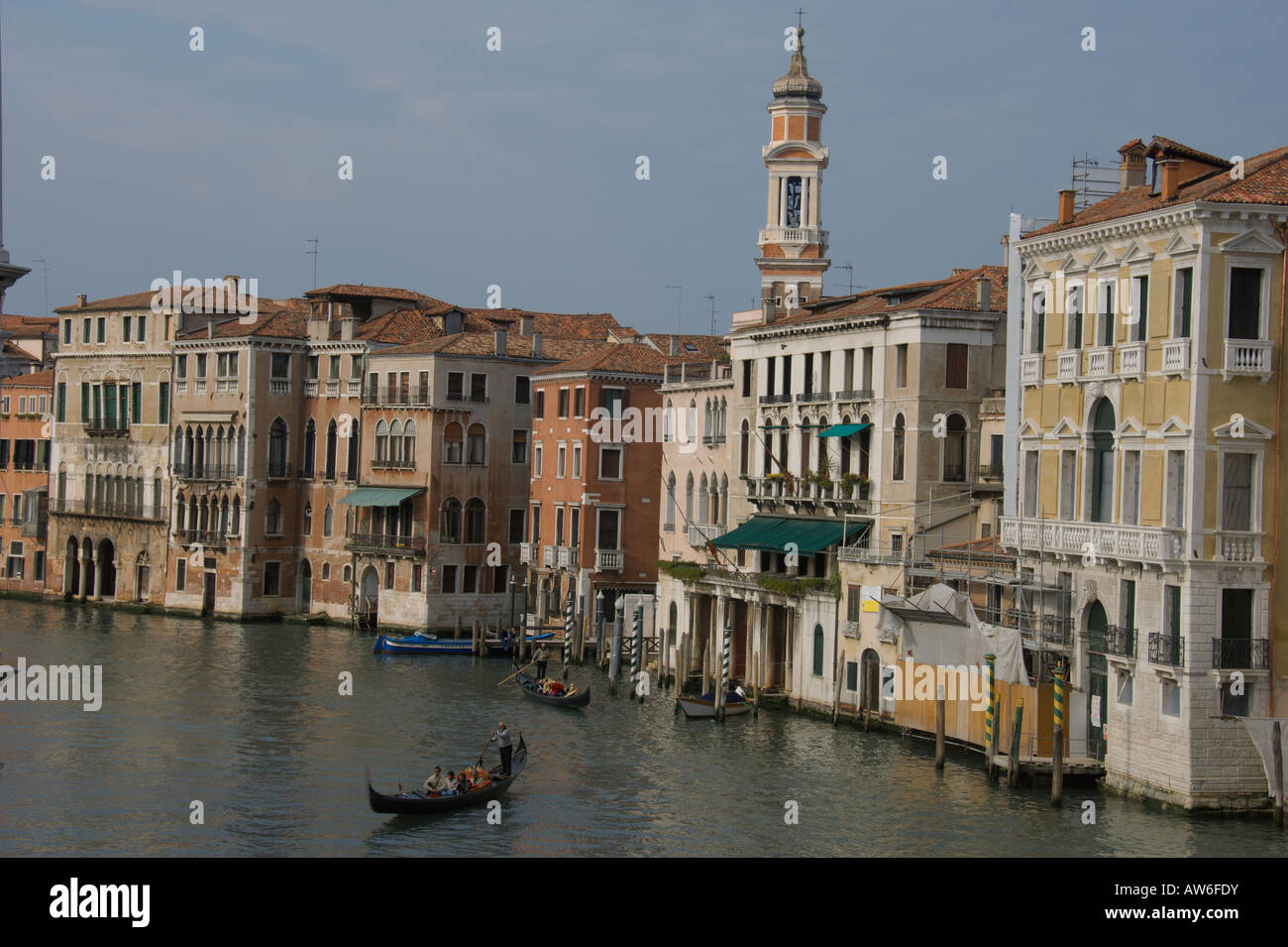 Houses at the canal hi-res stock photography and images - Alamy