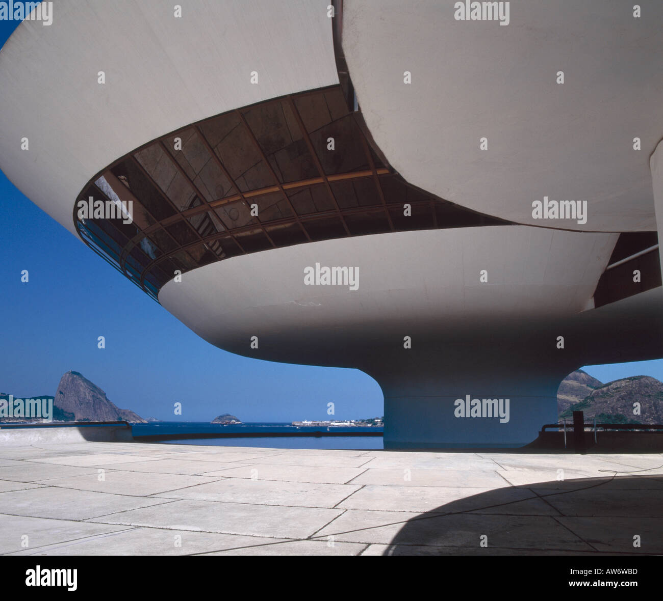 MAC, Niteroi, Rio de Janeiro, 1996. Architect Oscar Niemeyer Stock Photo Alamy