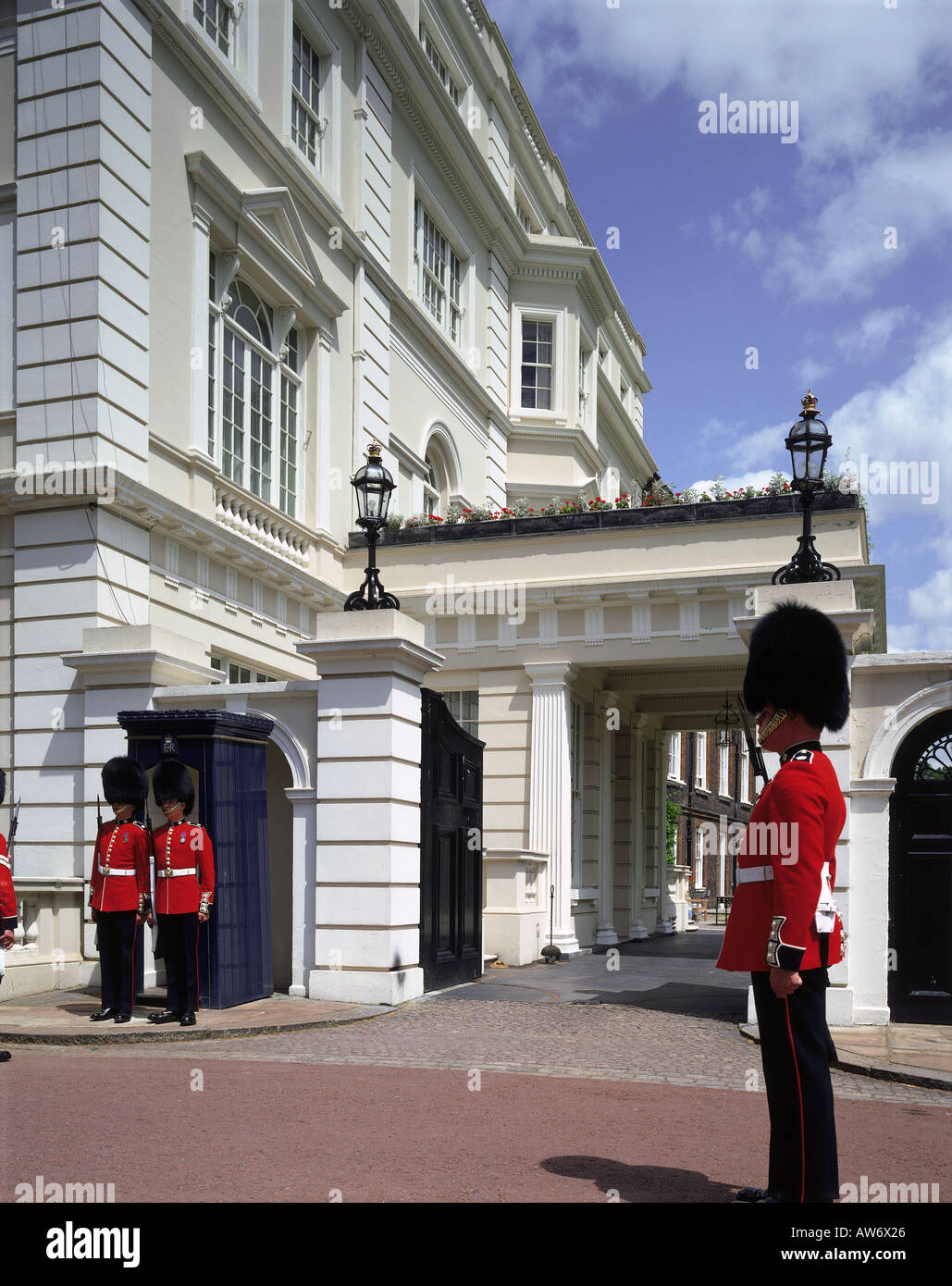 Clarence house hi-res stock photography and images - Alamy