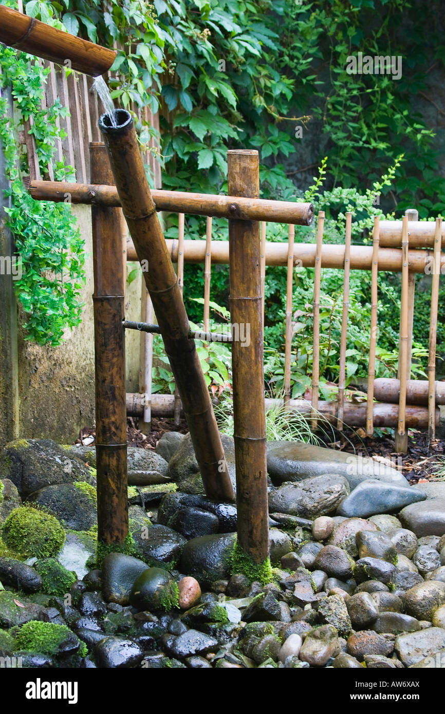 Japanese bamboo water feature Stock Photo 16485409 Alamy