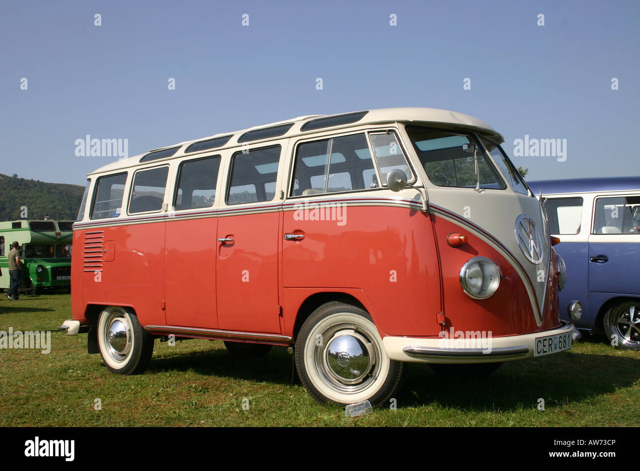 projector prinses Iedereen The Volkswagen Kombi bus camper van is a utility vehicle that has achieved  both classic and cult status during its production Stock Photo - Alamy