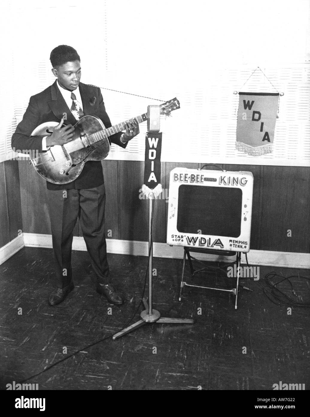 BB KING US Blues musician at WDIA Radio in Memphis in 1950 Stock Photo -  Alamy