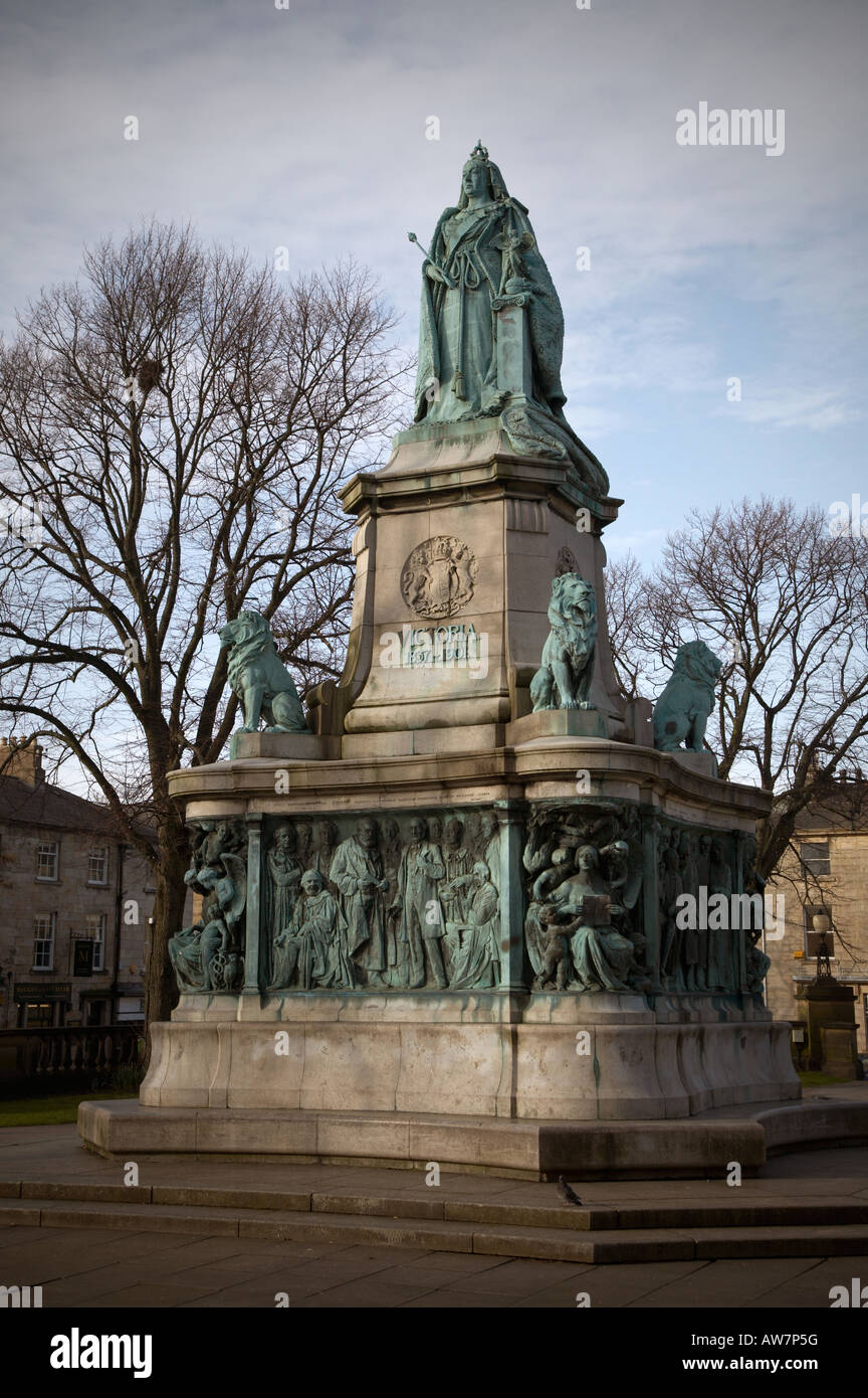 monument statue and memorial to queen victoria in dalton square in the city of lancaster in lancashire england uk Stock Photo