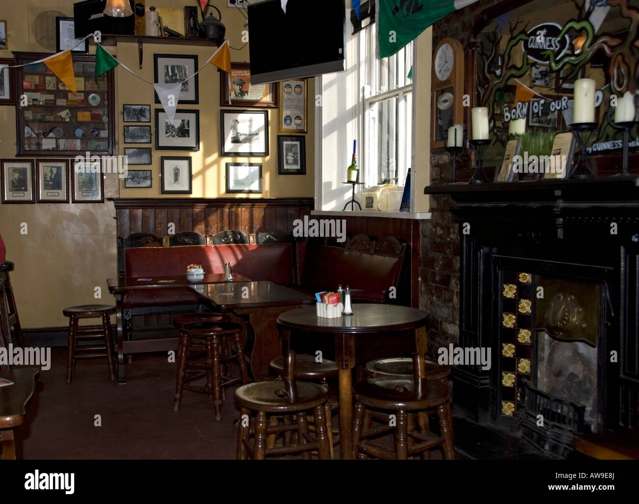 Traditional irish pub interior hires stock photography and images Alamy