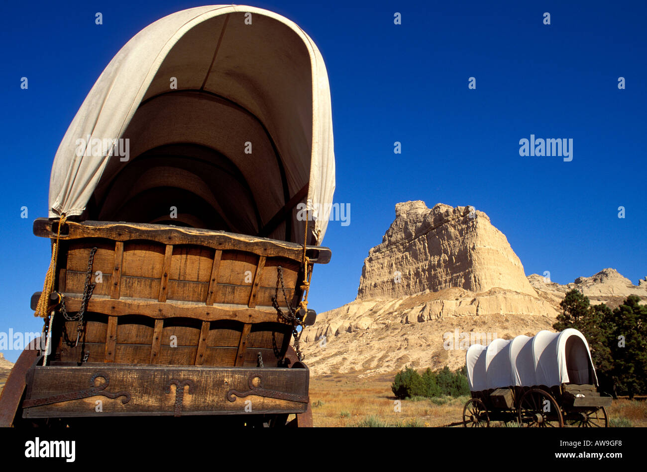 Conestoga wagons under Eagle Rock on the Oregon Trail Scotts Bluff National Monument Nebraska Stock Photo