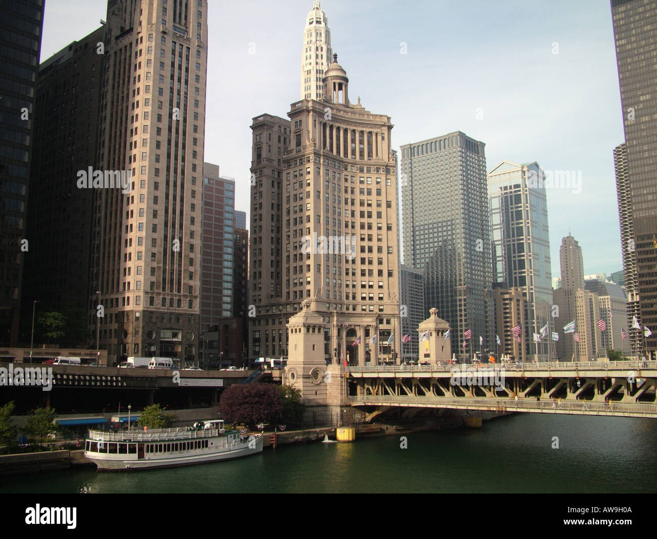 Chicago skyscrapers michigan avenue bridge hi-res stock photography and ...