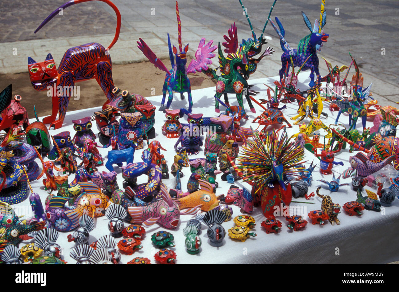 fanciful-carved-wooden-animals-known-as-alebrijes-for-sale-in-the-AW9MBY.jpg